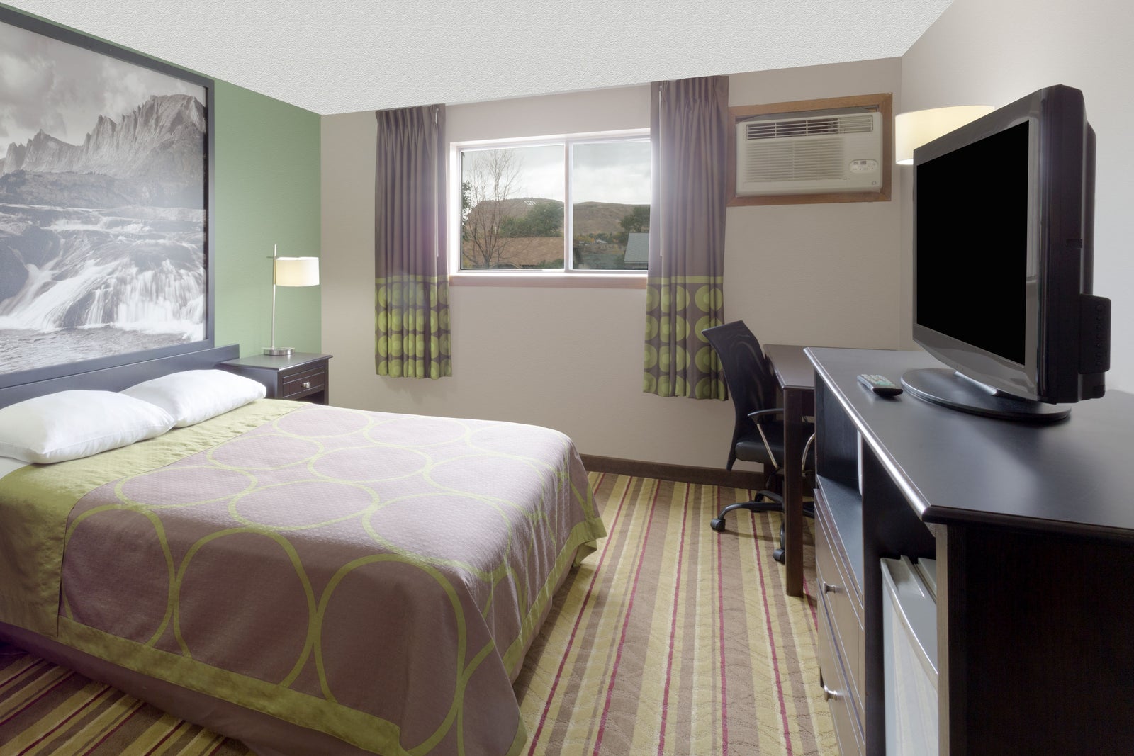 1 Queen Bed Room