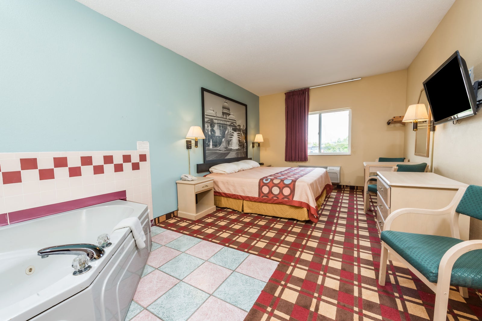 1 King Bed Hot Tub Suite
