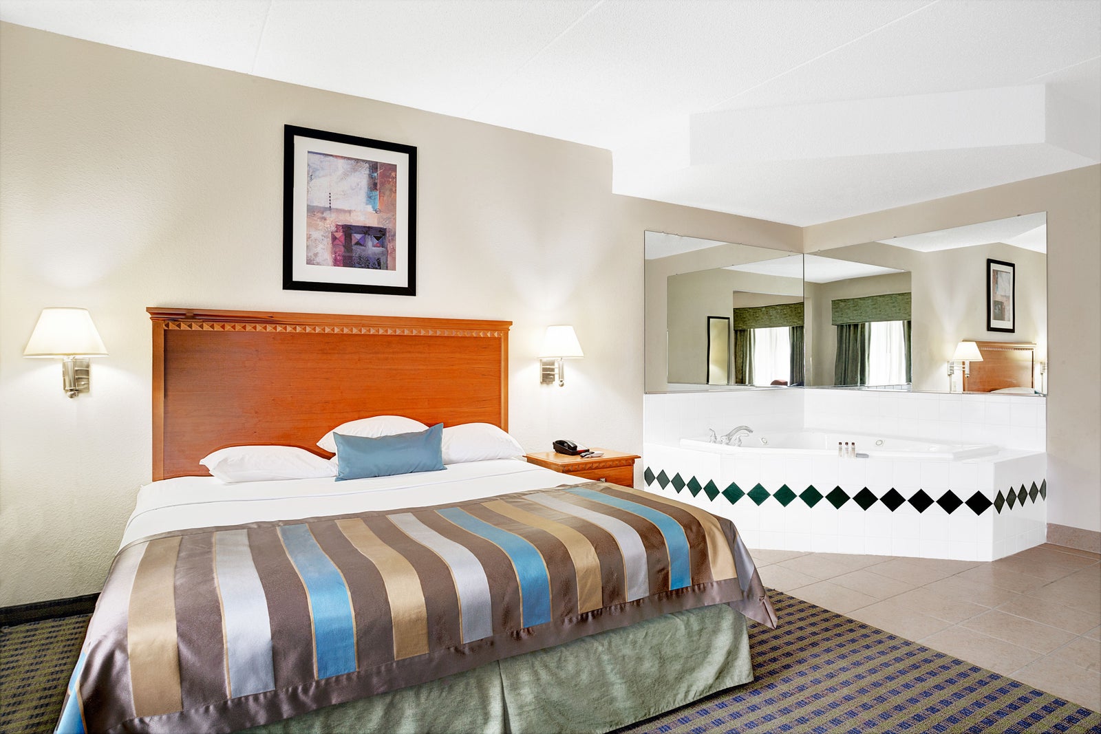 1 King Bed Hot Tub Suite