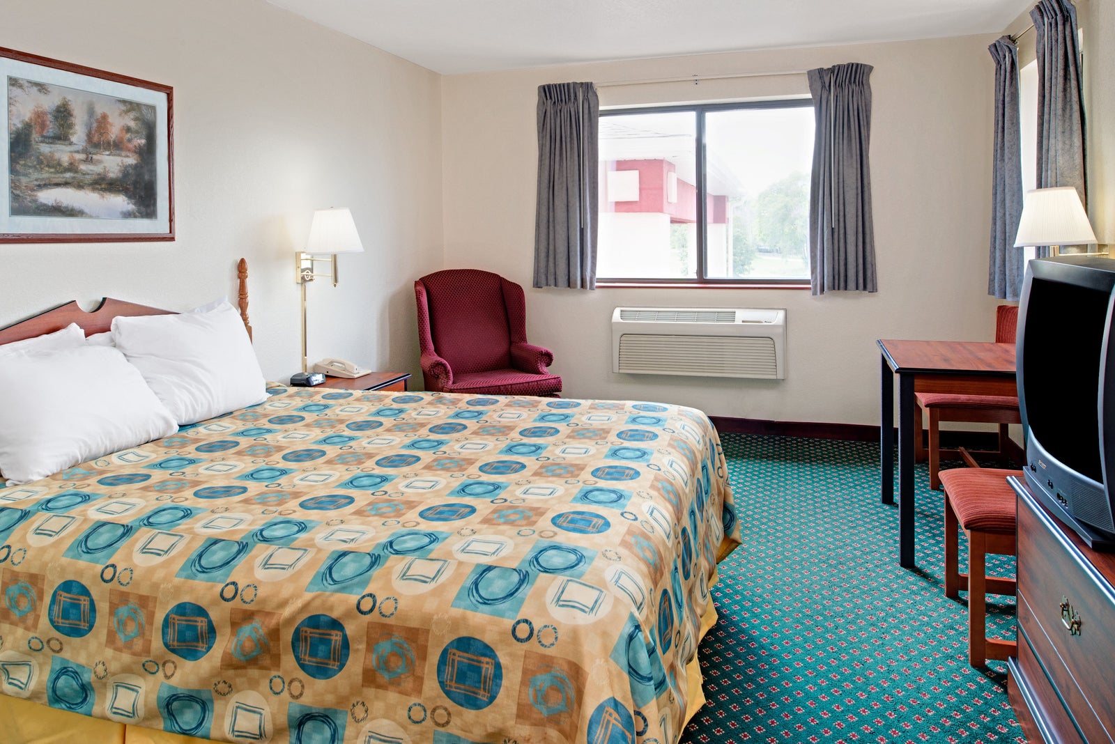 1 Queen Bed Room