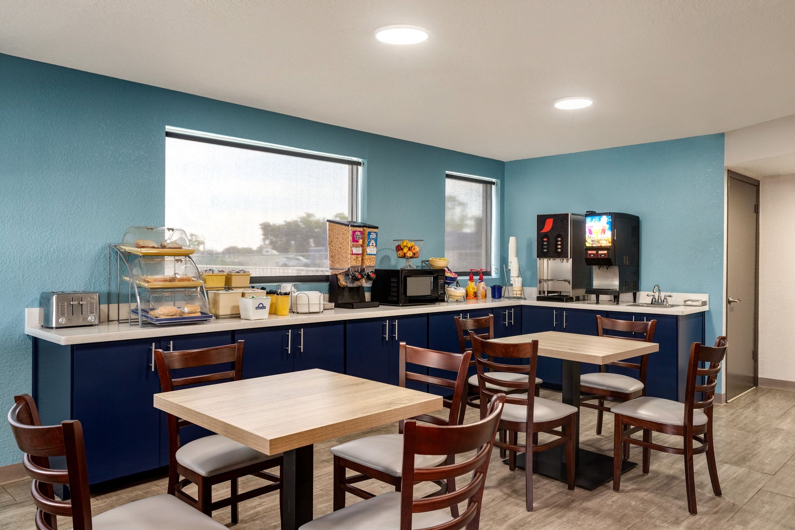 Chair,  Device,  Dining Room,  Dining Table,  Furniture,  Indoors,  Interior Design,  Kitchen,  Microwave,  Restaurant,  Table, Cafeteria