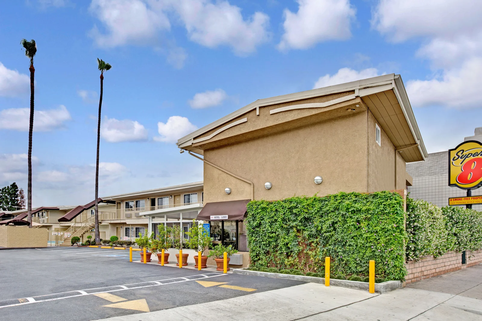 Welcome to the Super 8 Los Angeles/Culver City Area