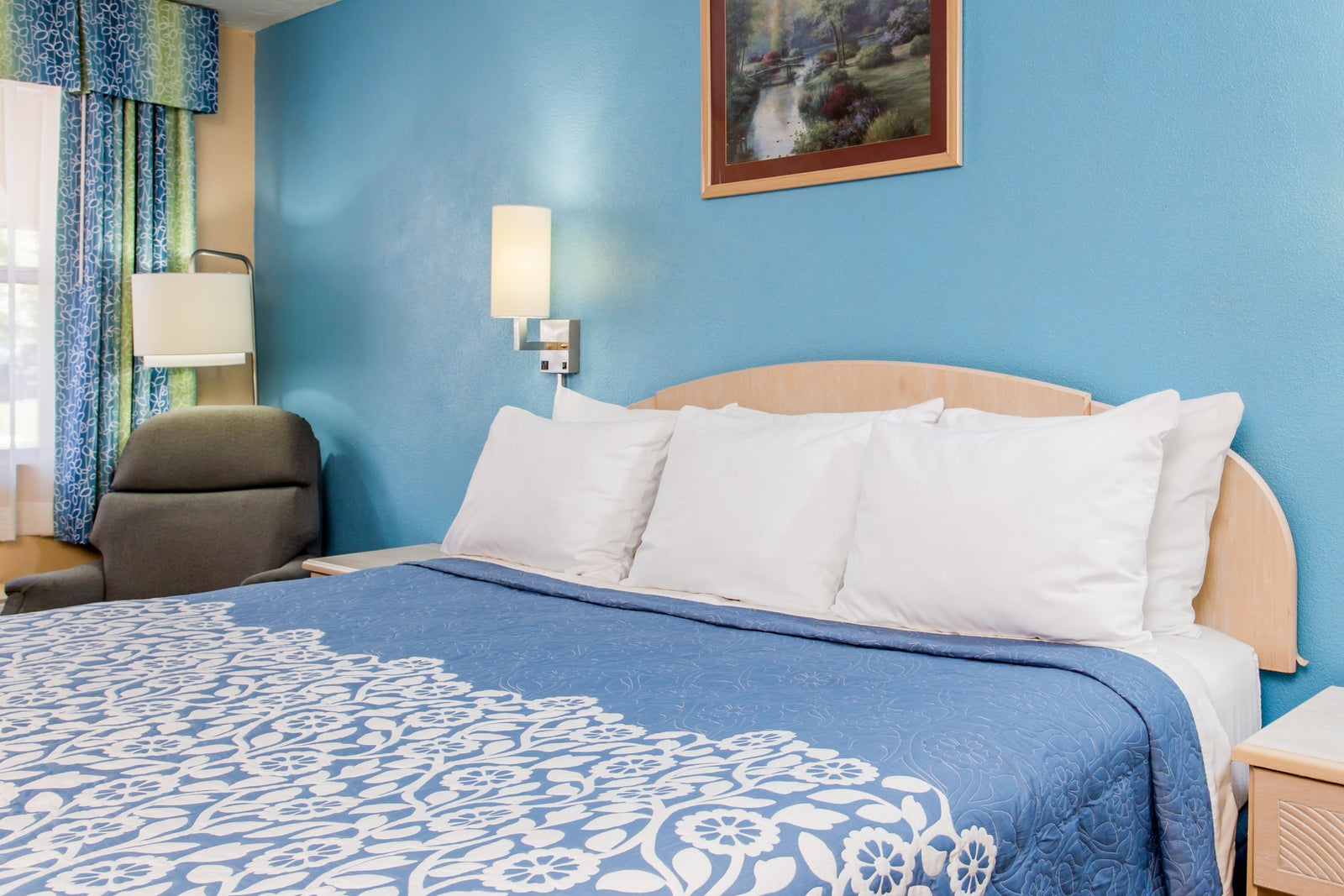 1 King Bed Room