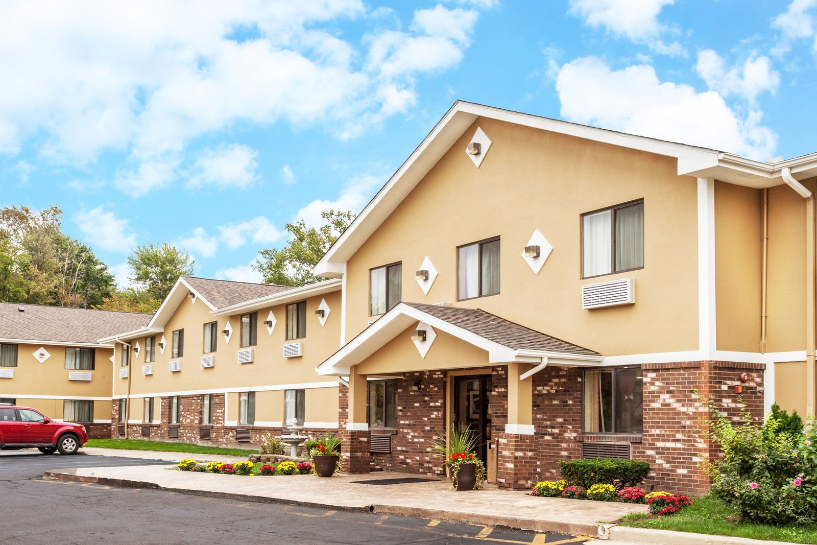 Welcome to Super 8 Sterling Heights/Detroit Area