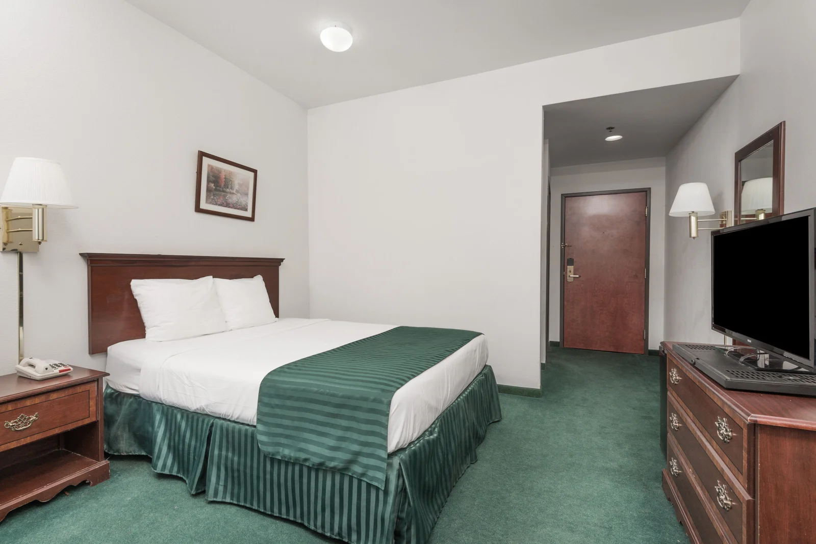 1 Queen Bed Room