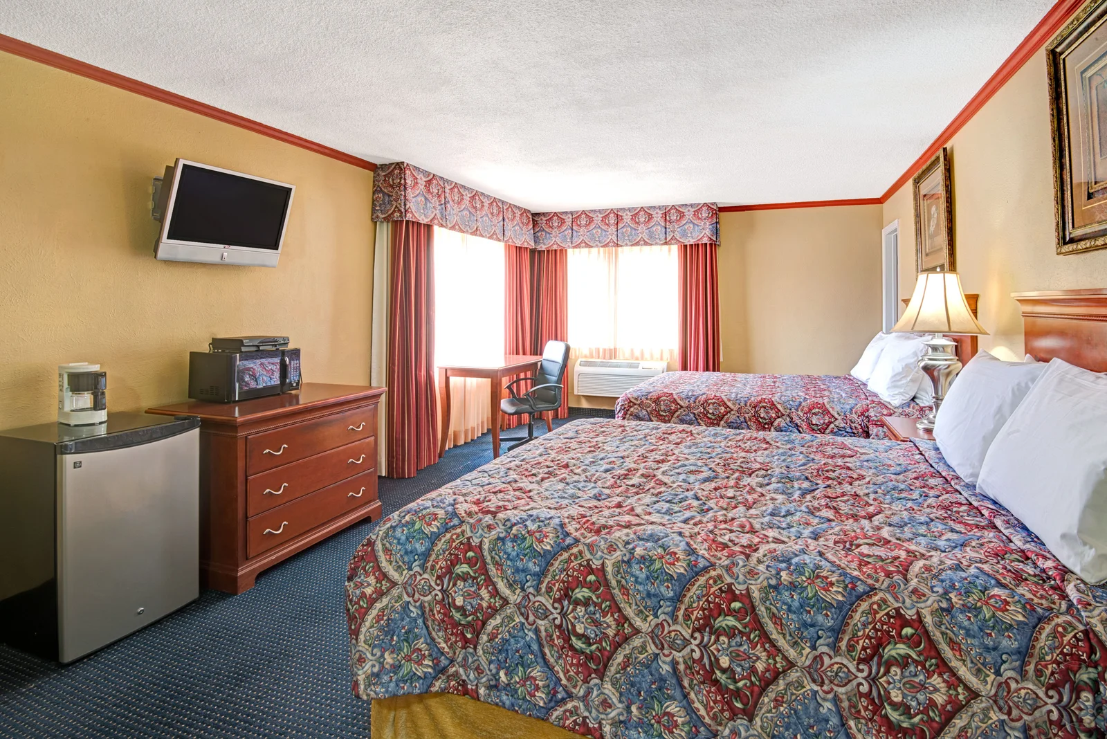 2 Queen Bedroom
