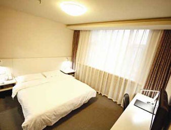 One King Bed Room