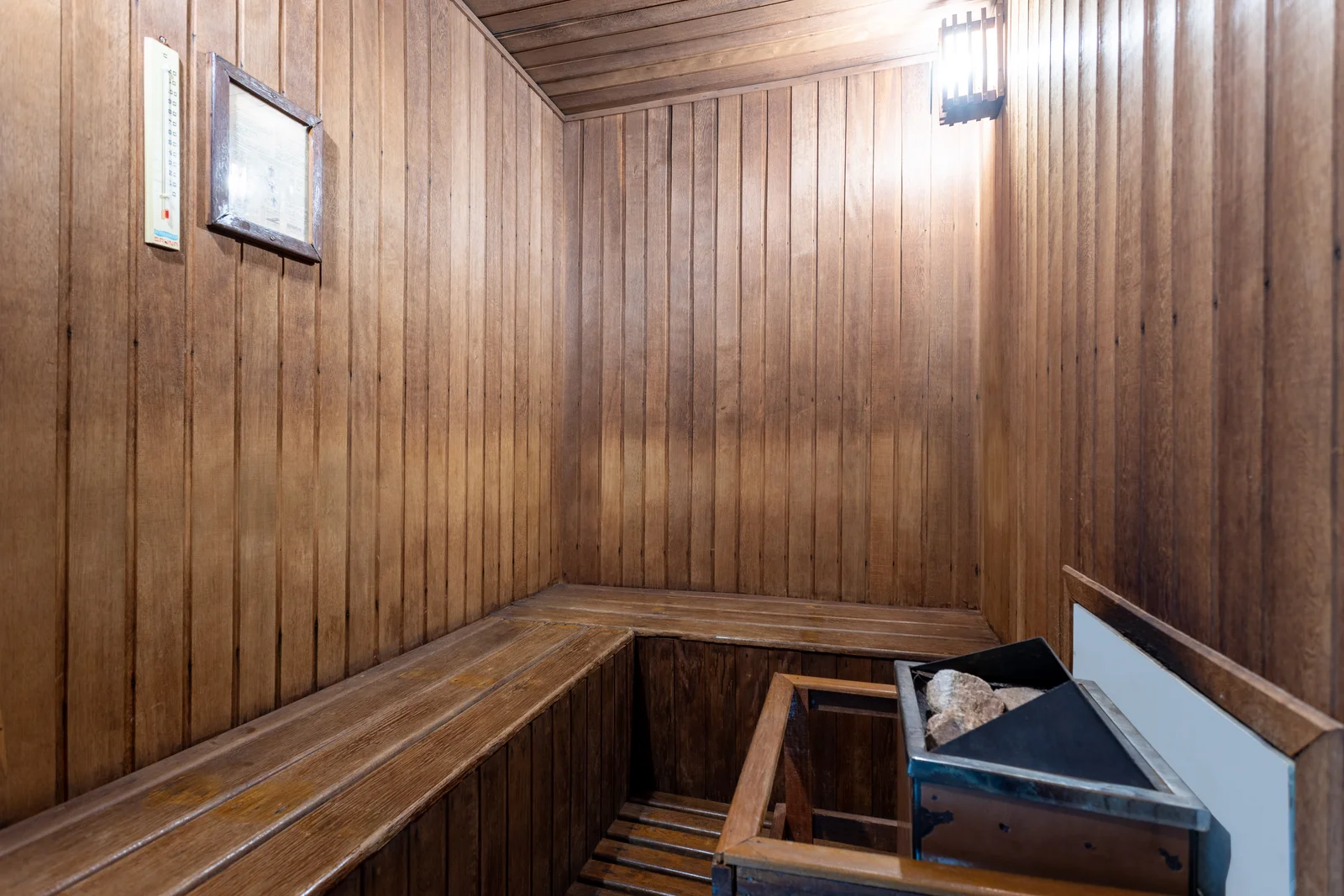 Fotógrafo de arquitetura especializado em interior design. Serviço de fotografia orientado para hotéis, restaurantes, espaços coworking, Airbnb, construtoras, imobiliárias, arquitetos e decoradores. As fotografias são utilizadas para criar um “sentimento” que nenhum texto/descrição ou qualquer outro elemento racional possa transmitir. Boas fotos podem fazer uma grande diferença a favor da sedução e atração dos seus clientes.