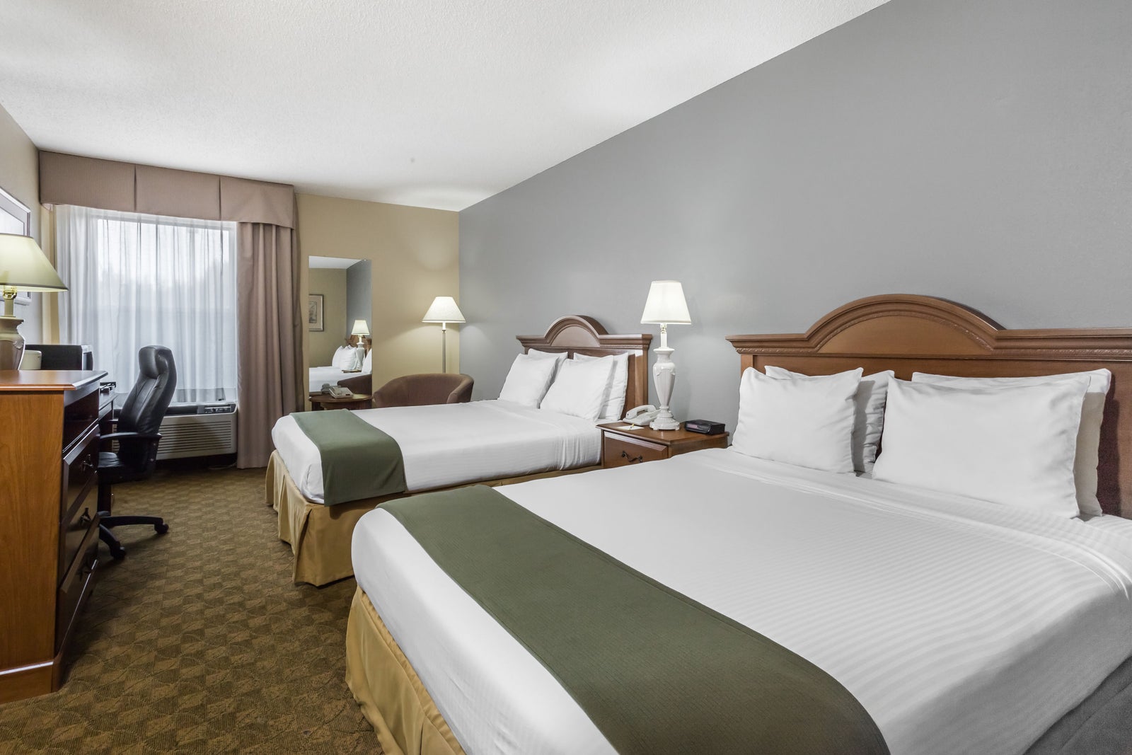 2 Queen Bed Room