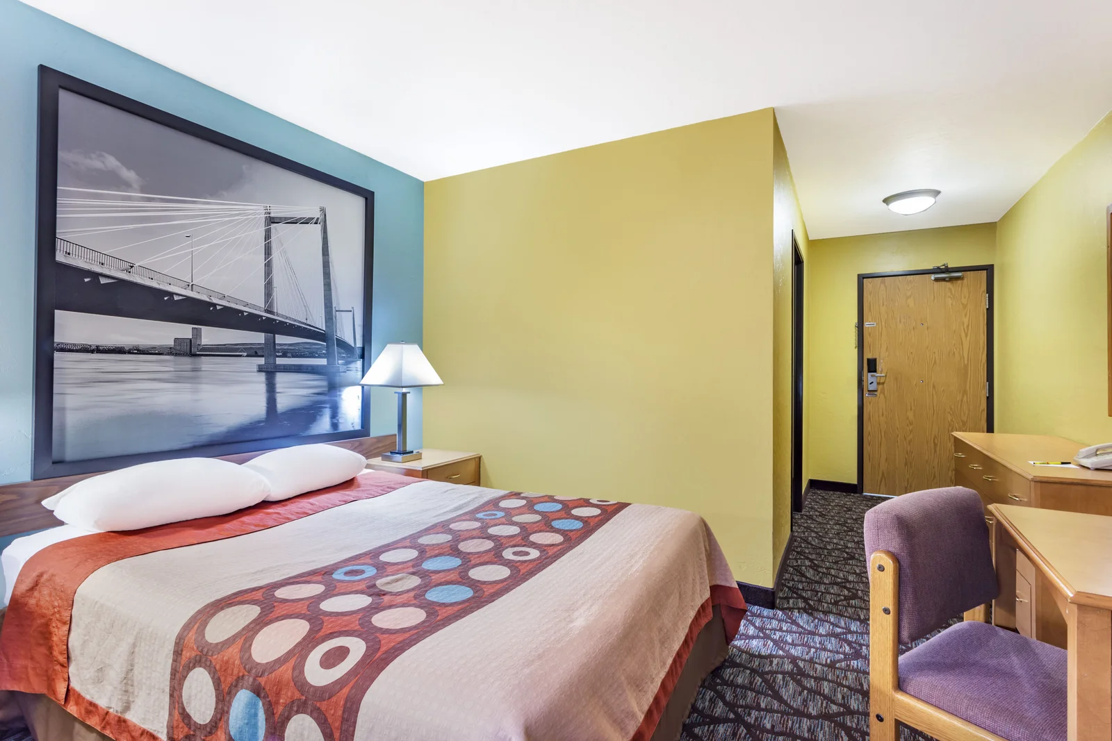 1 Queen Bed Room