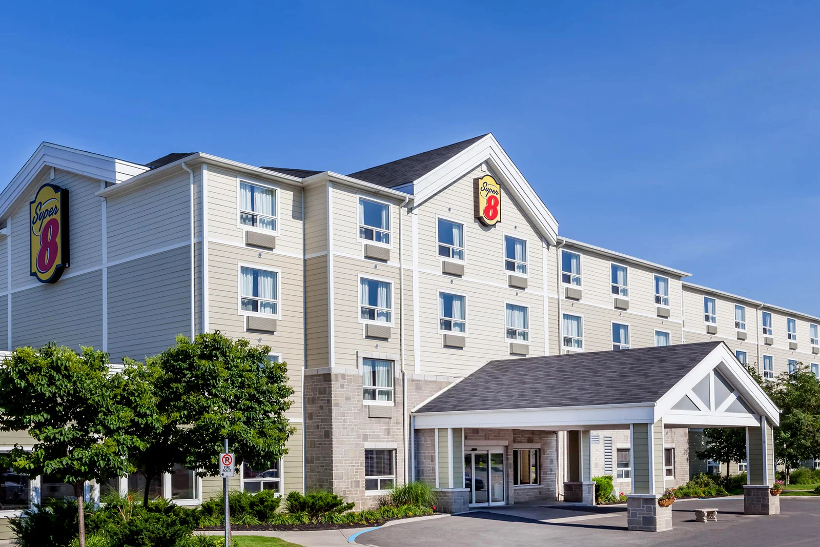 Super 8 Peterborough; Peterborough, ON