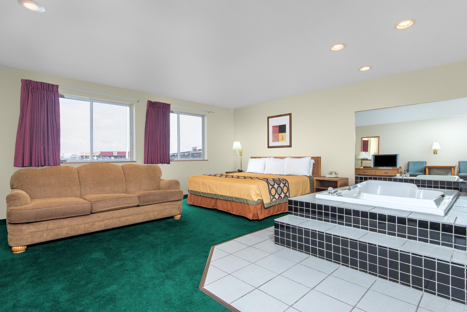 1 King Bed/Whirlpool Suite