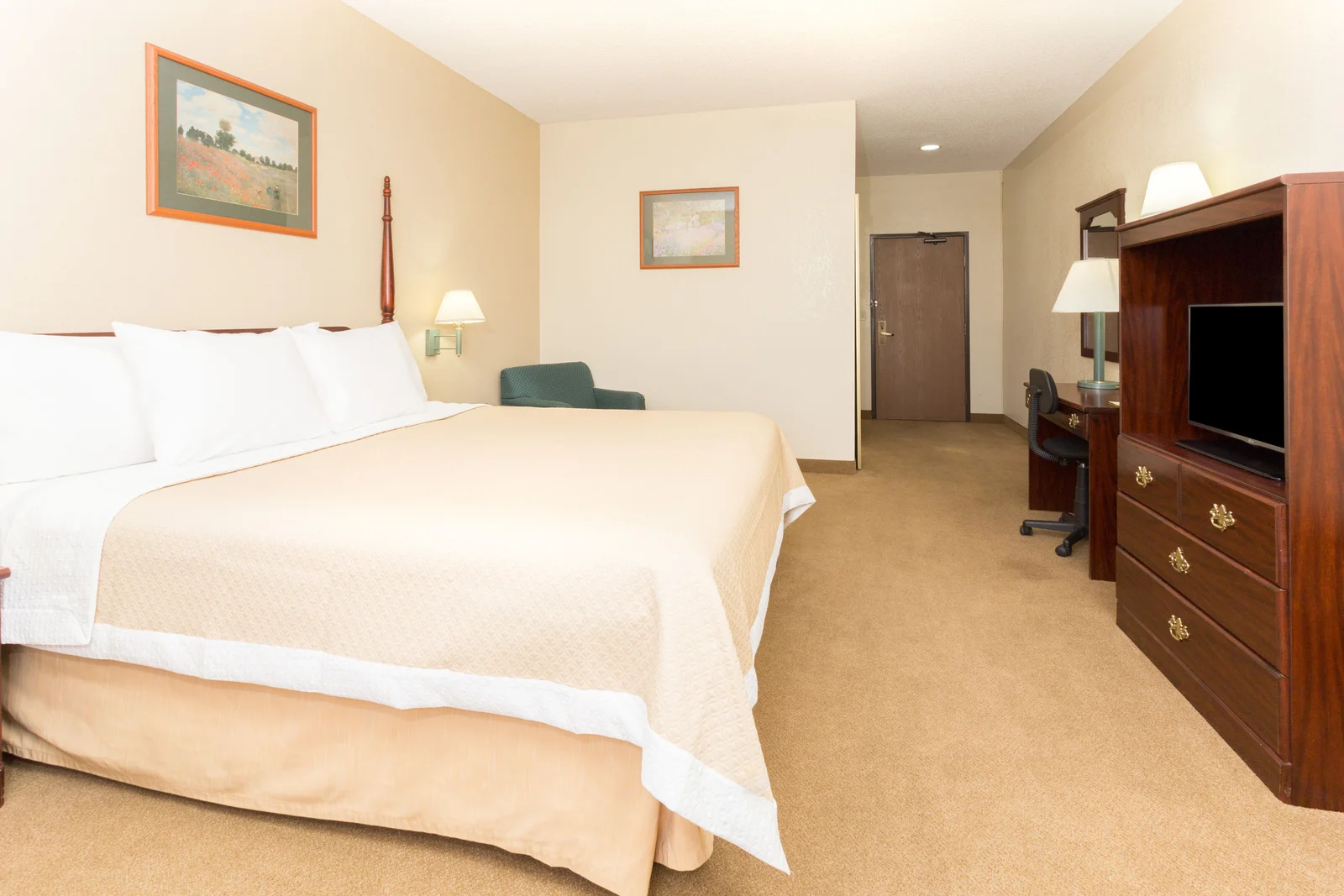 1 King Bed Room