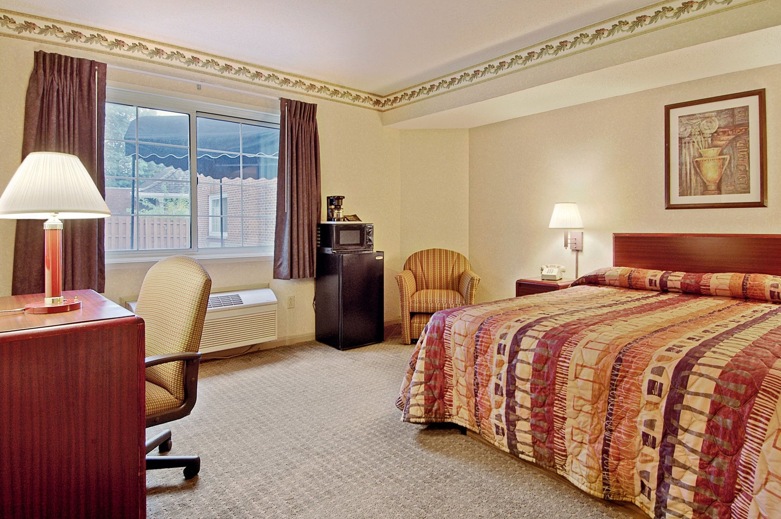Business 1 Queen Bed Room