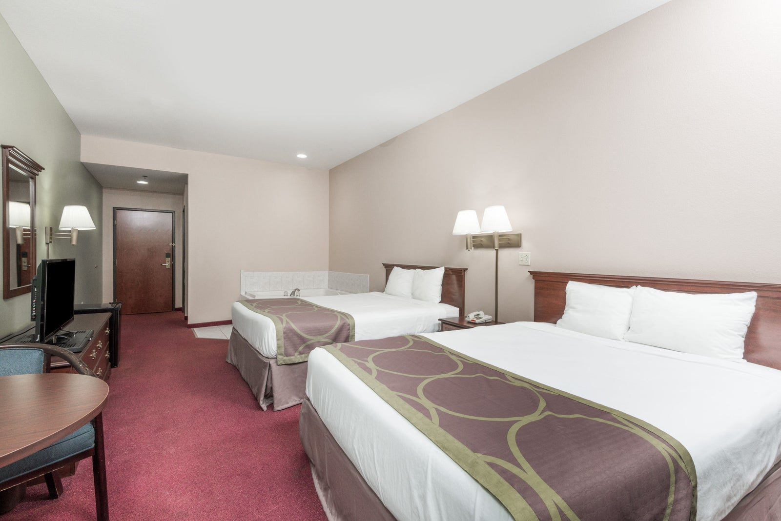 2 Queen Bed Hot Tub Room