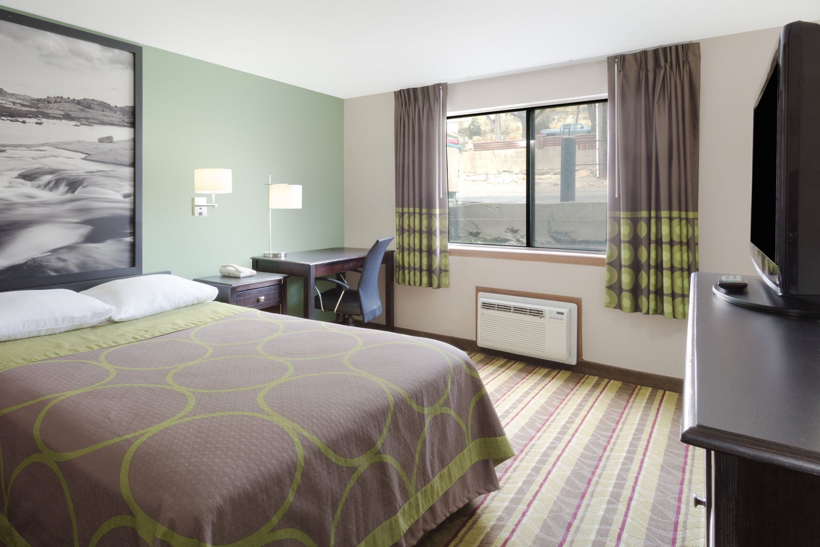 1 Queen Bed Room