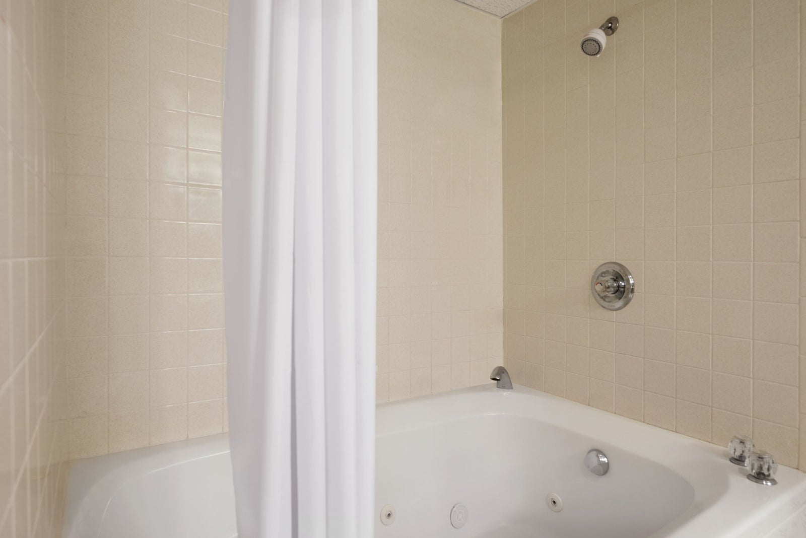 Jacuzzi Suite Bathroom