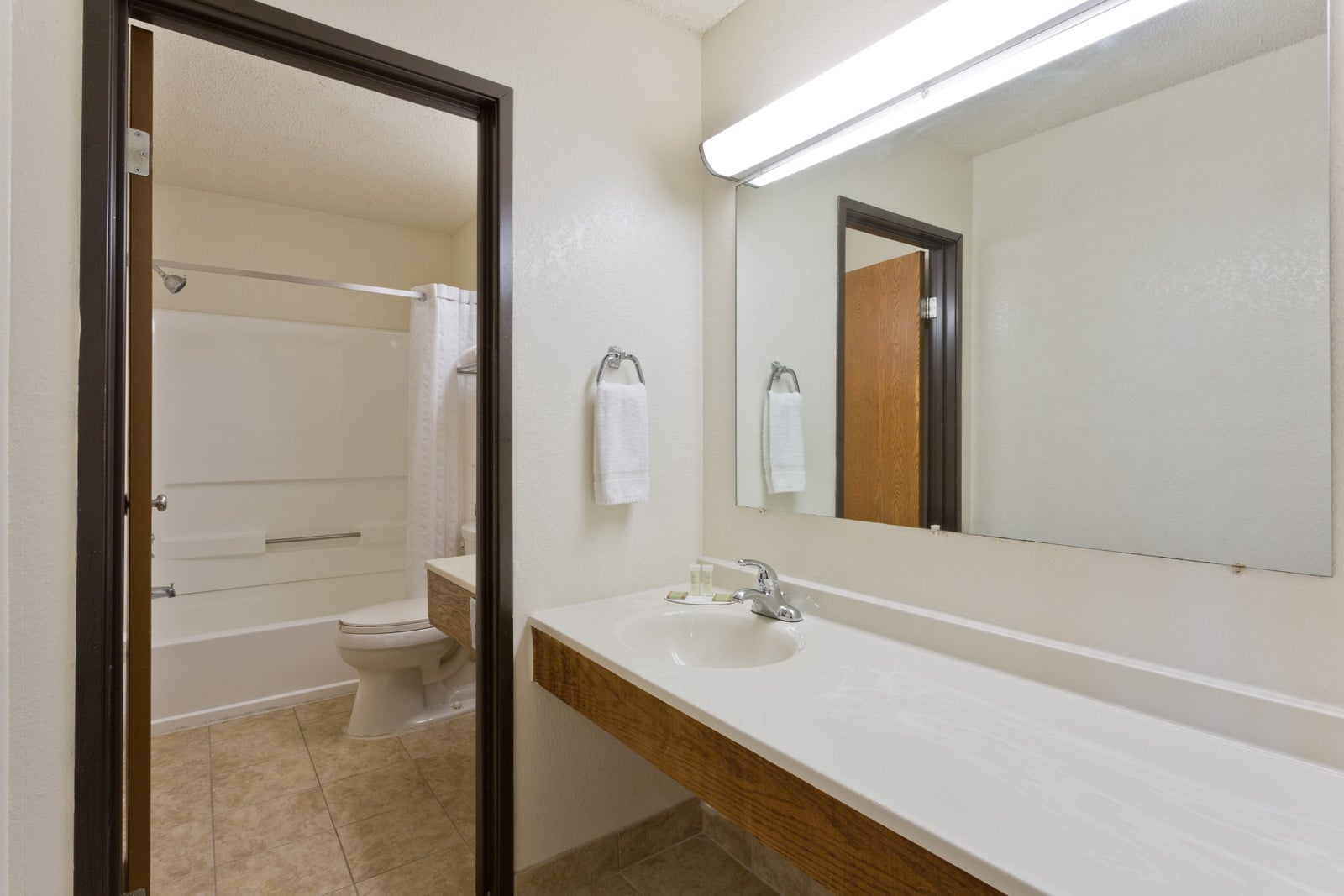 Suite Vanity