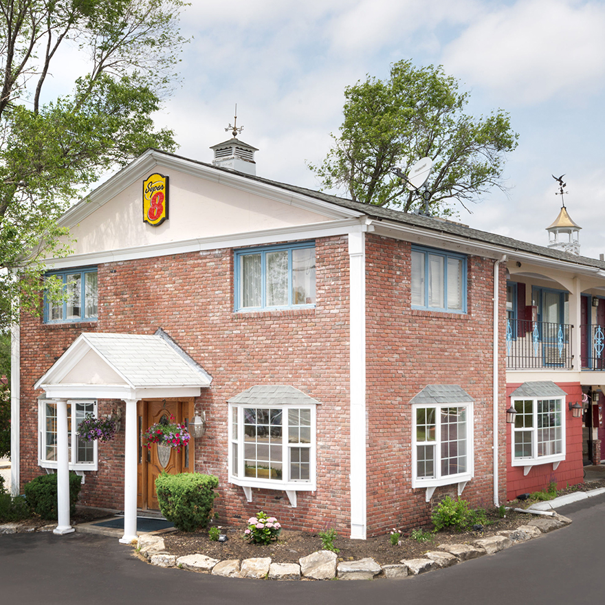 super 8 hotels book hotel rooms discount rates and deals