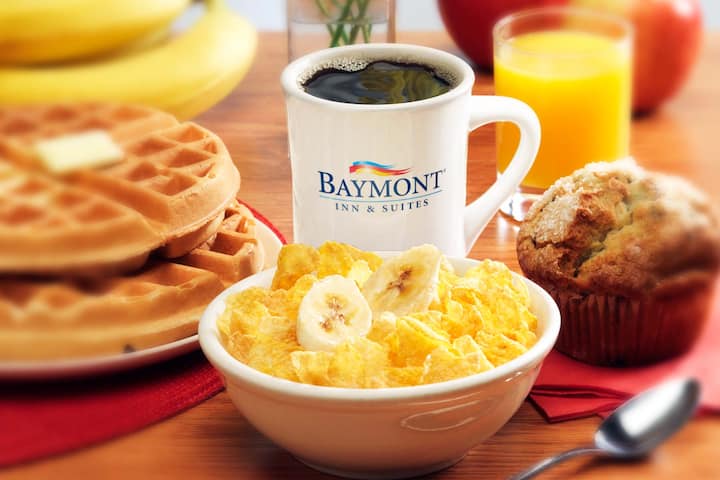 What Time Does Baymont  Start Serving Breakfast?  