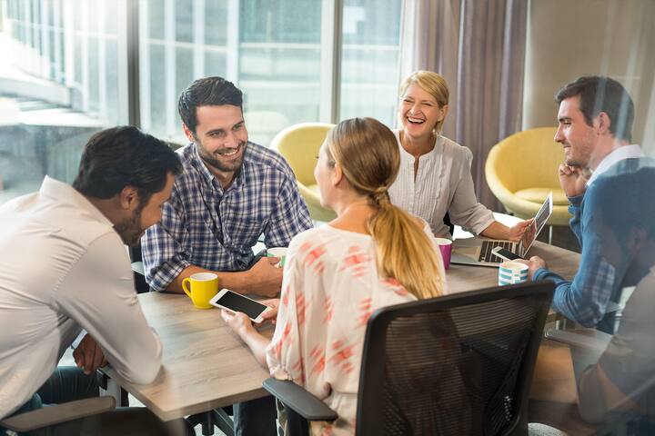 DI_pdp_meetings_groupofbusinesspeople_4