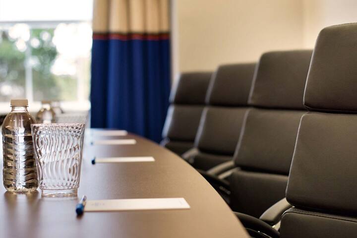 MT_pdp_meetings_roomsetup_2