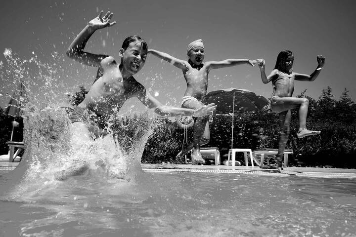 SE_3x2_Flat_CAHotelPackagesFamilySwimPlay_Summer2016
