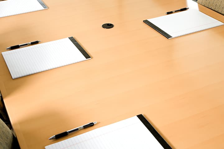 SE_pdp_meetings_tableset_padofpaperandpen_2