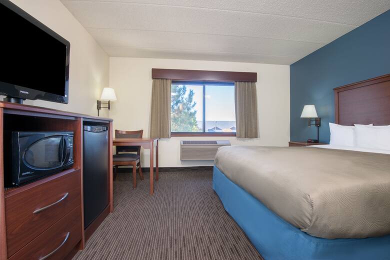 Americinn Lodge Suites Windsor Ft Collins Hotels Co Guest Room At The Americinn Lodge Suites Windsor Ft Collins In Colorado