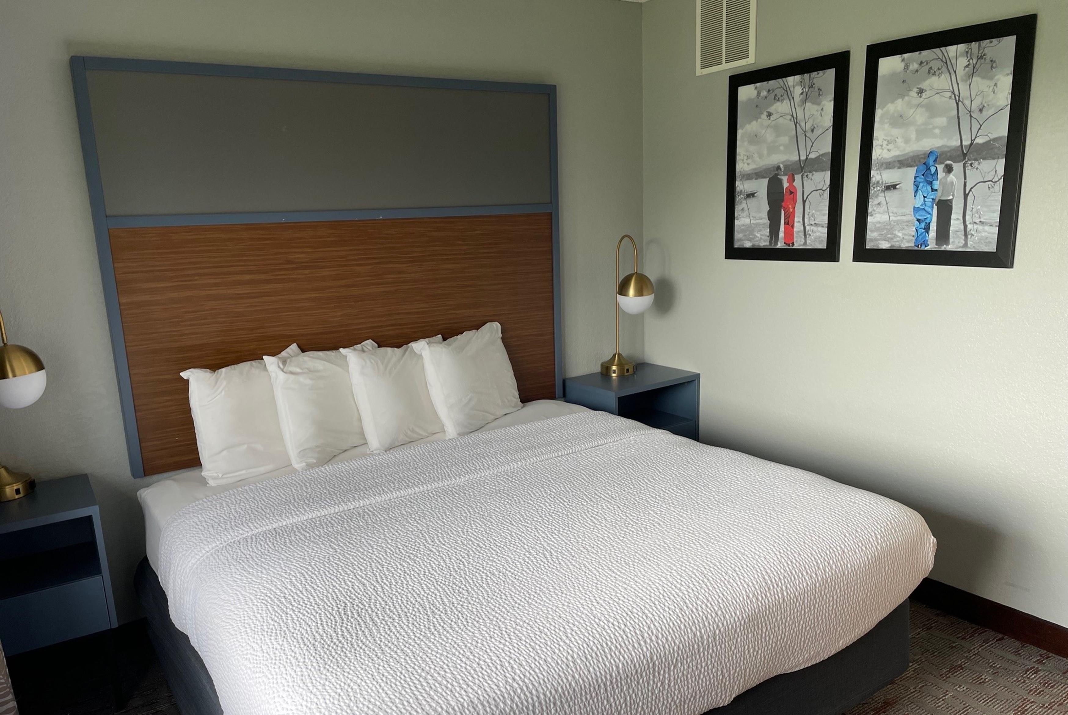 Guest room at the AmericInn by Wyndham Ankeny/Des Moines in Ankeny, Iowa