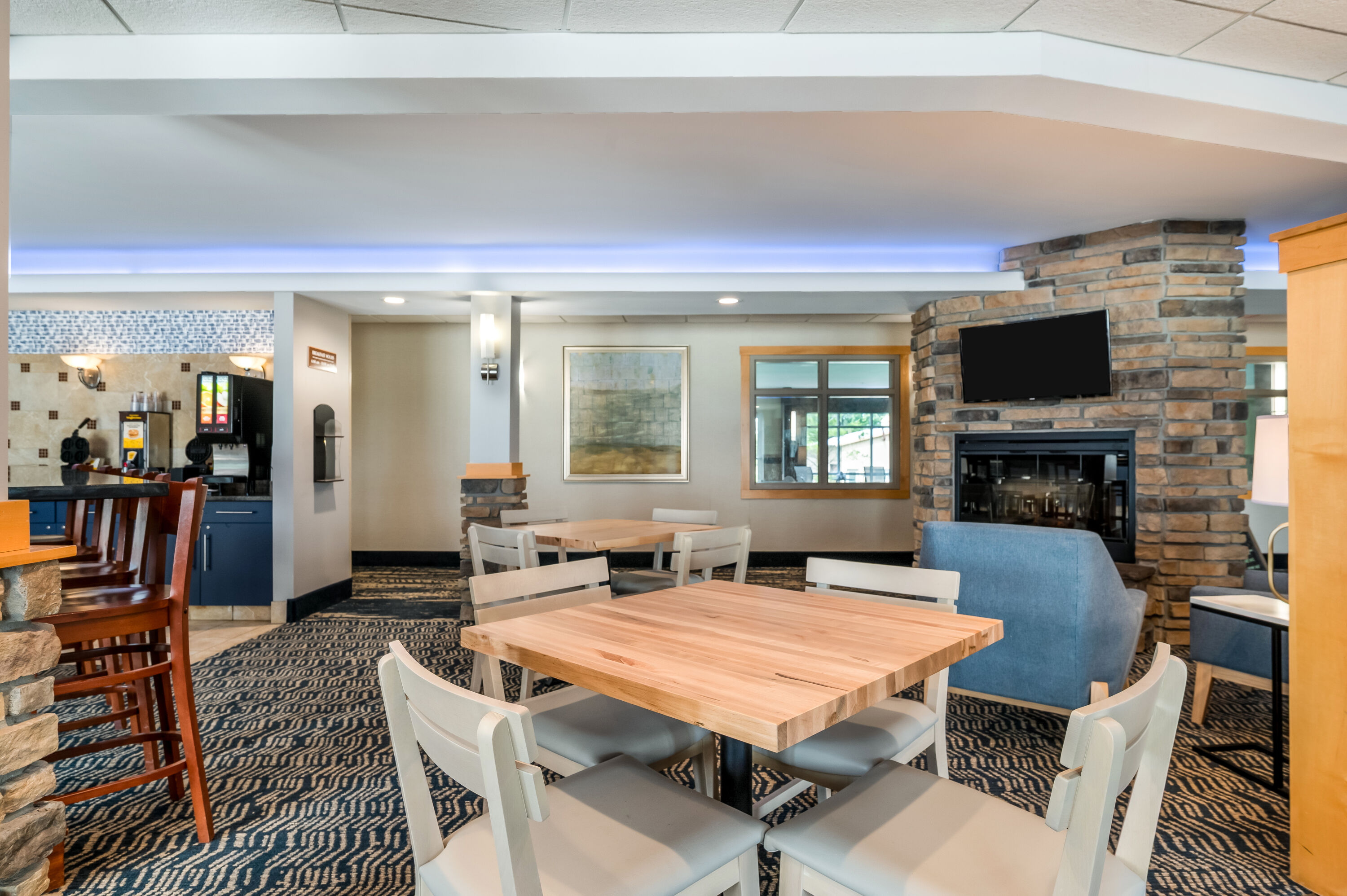 AmericInn by Wyndham Fairfield restaurant breakfast area with seating in Fairfield, Iowa
