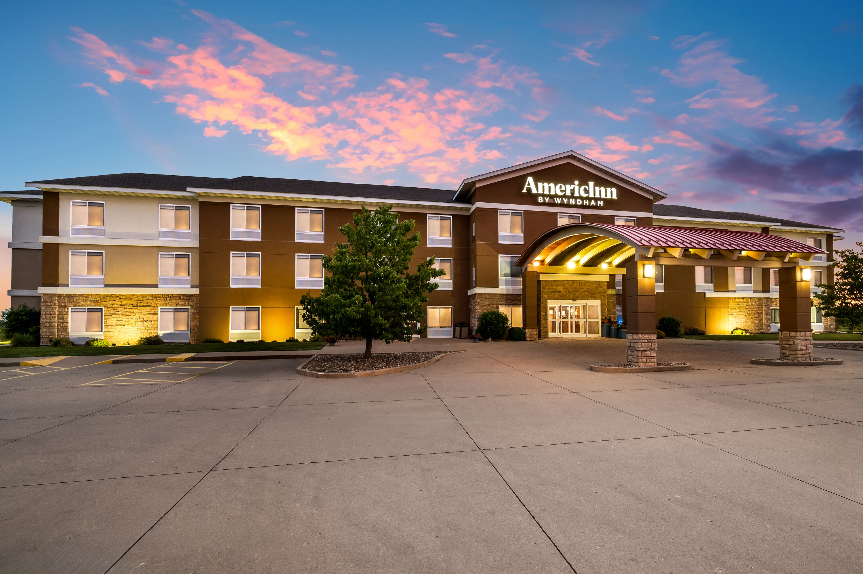 Exterior Dusk Image of AmericInn by Wyndham Fairfield hotel in Fairfield, Iowa