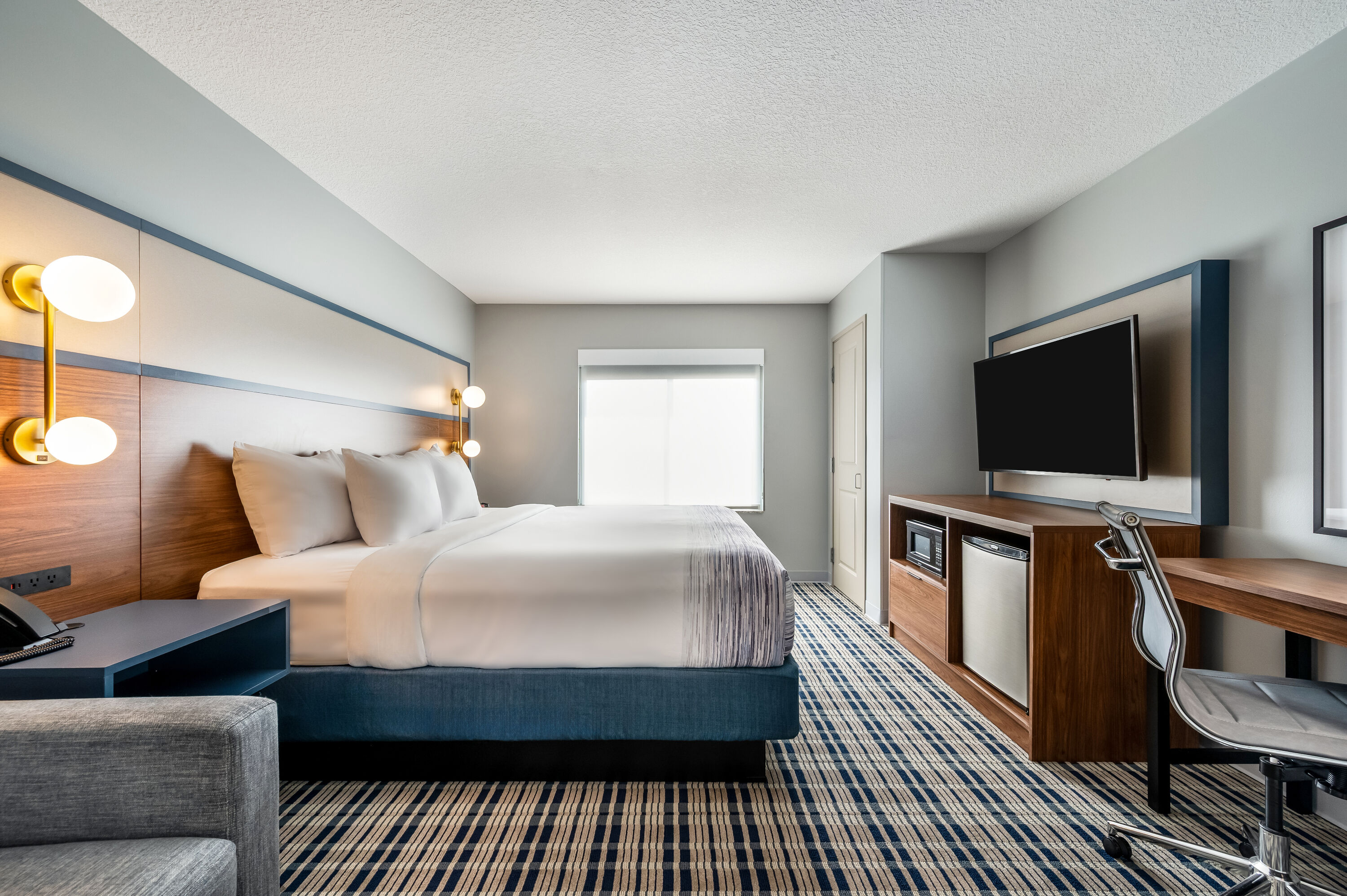 King bed guest room at the AmericInn by Wyndham Fairfield in Fairfield, Iowa
