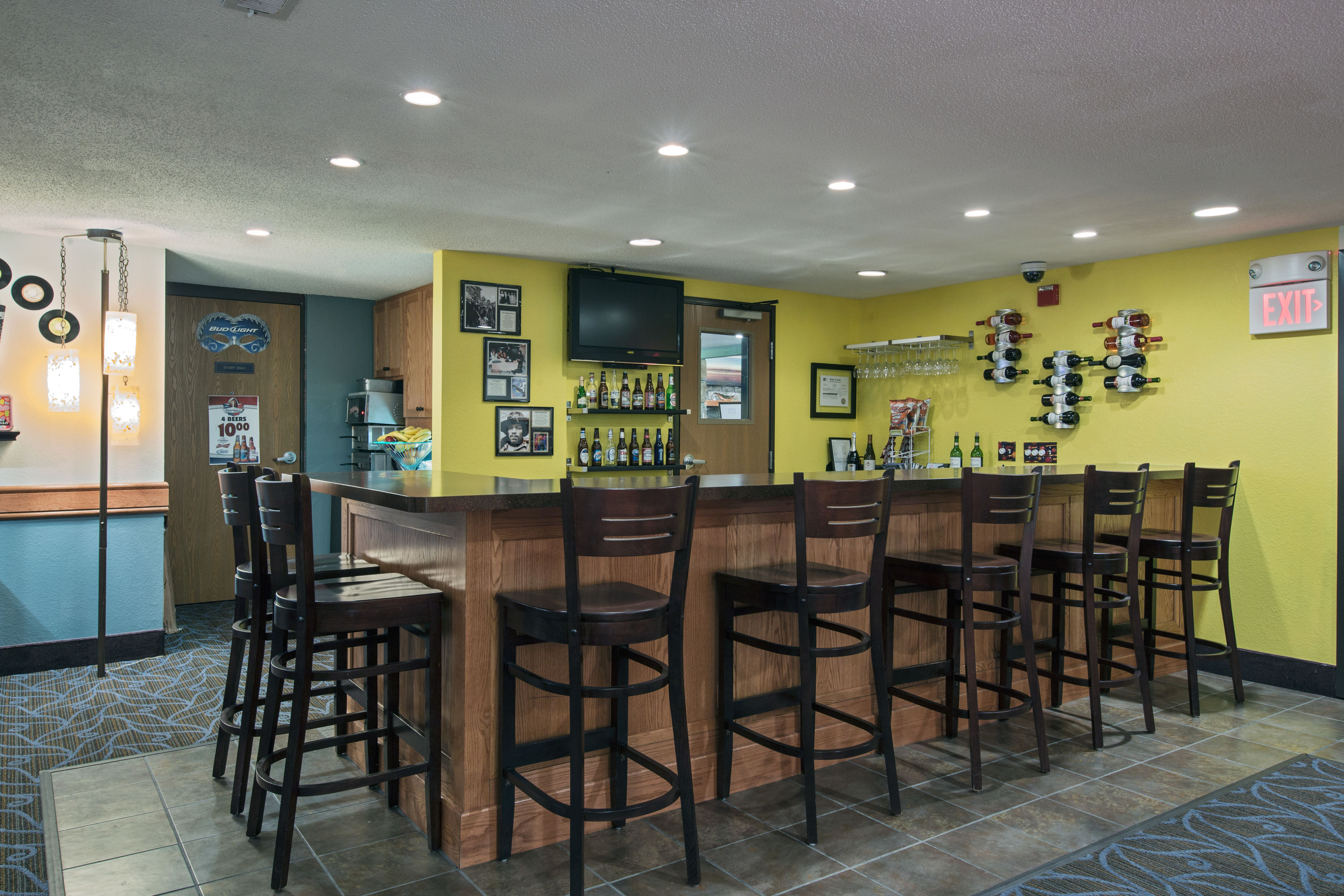 Bar at AmericInn by Wyndham Fort Dodge in Fort Dodge, Iowa