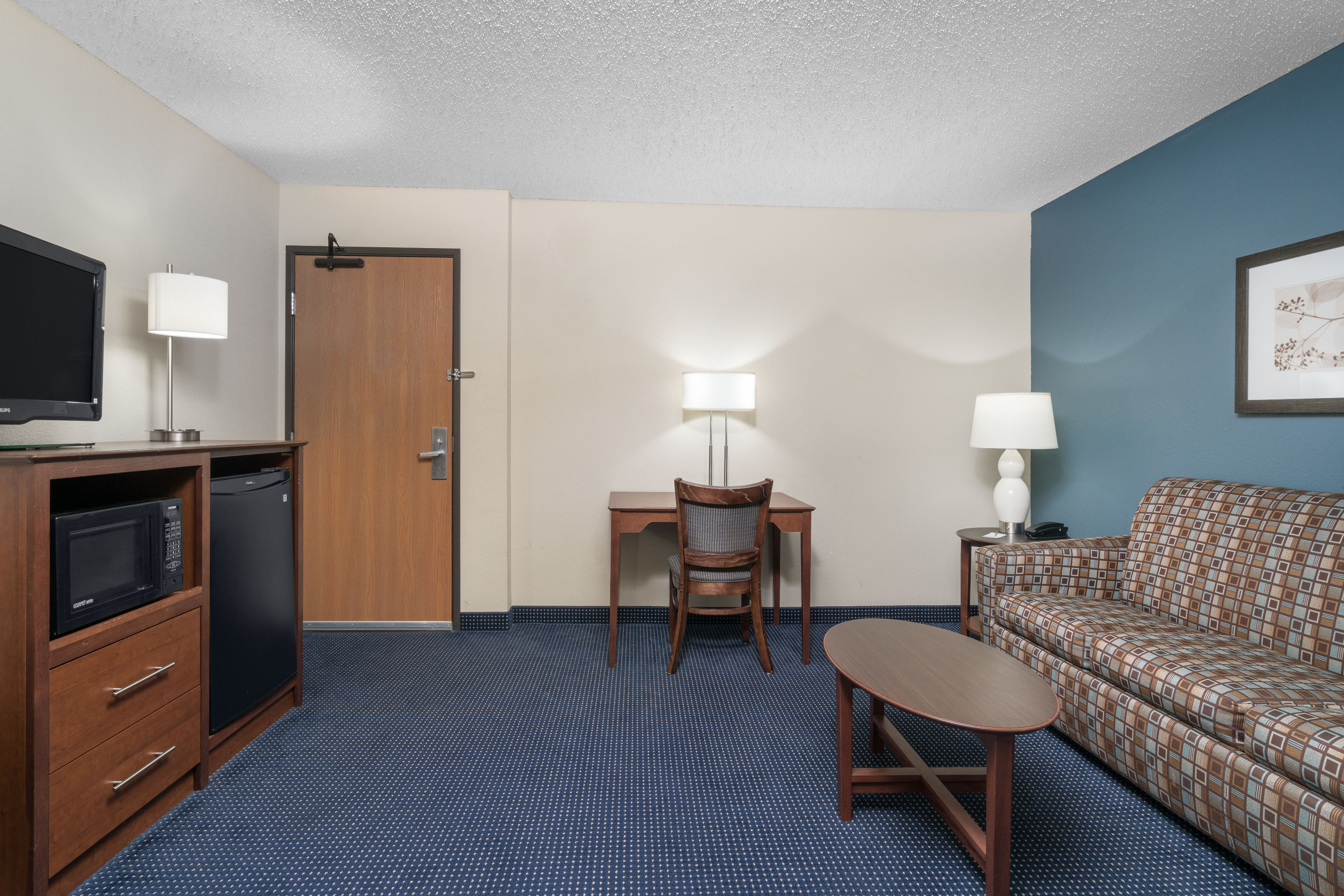 AmericInn by Wyndham Fort Dodge suite living room in Fort Dodge, Iowa