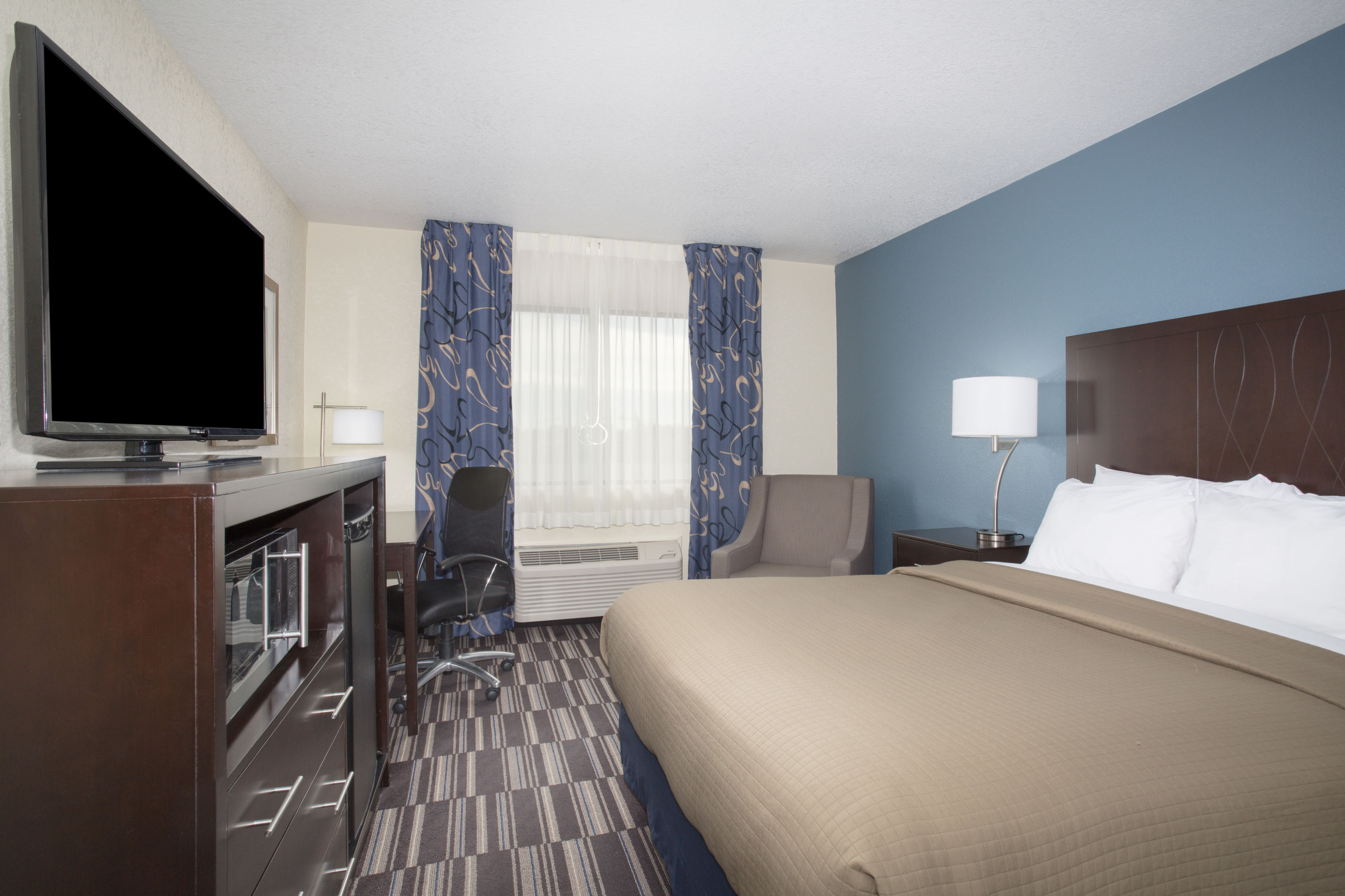 Guest room at the AmericInn by Wyndham Mount Pleasant in Mount Pleasant, Iowa