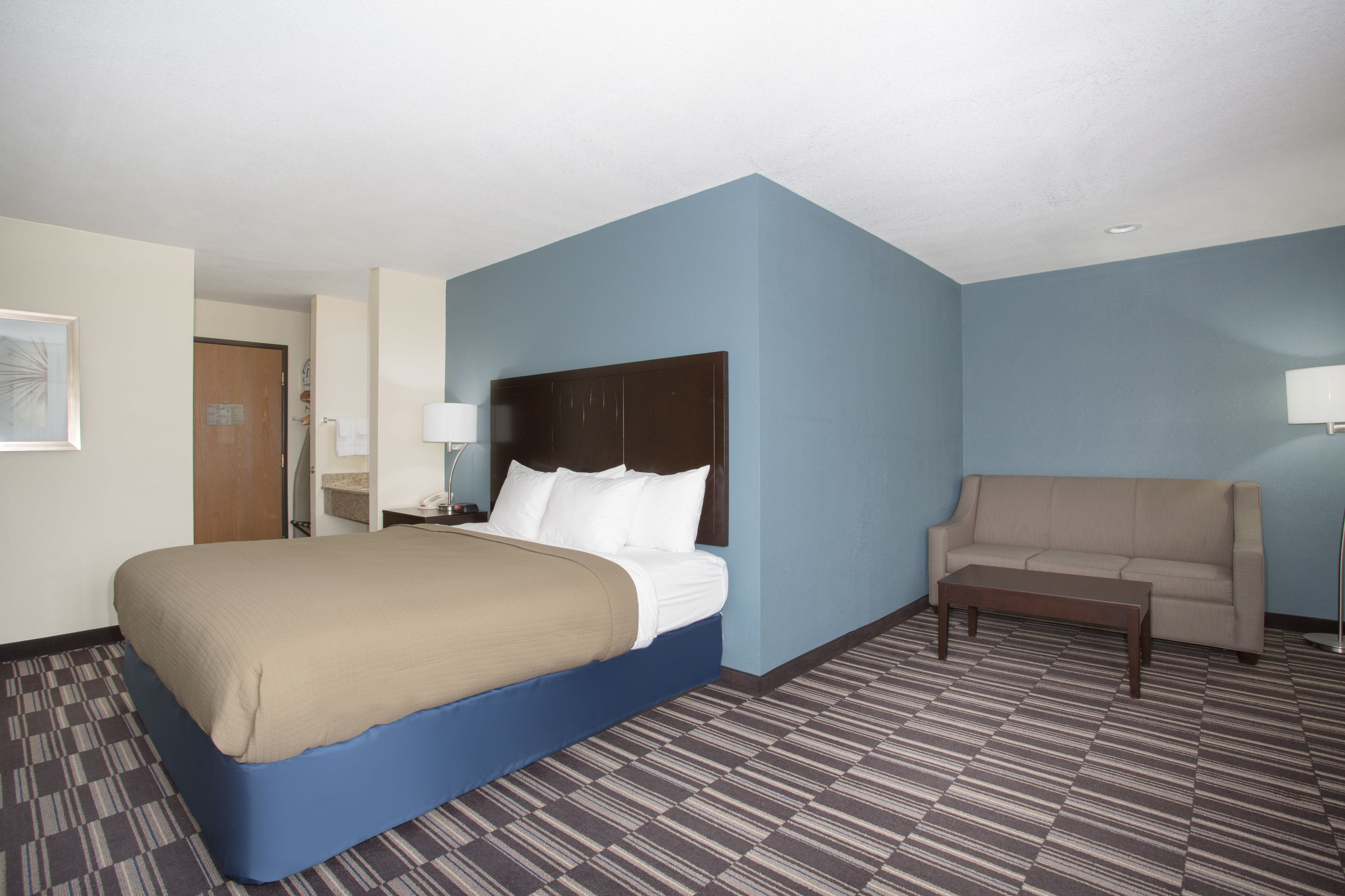 Guest room at the AmericInn by Wyndham Mount Pleasant in Mount Pleasant, Iowa