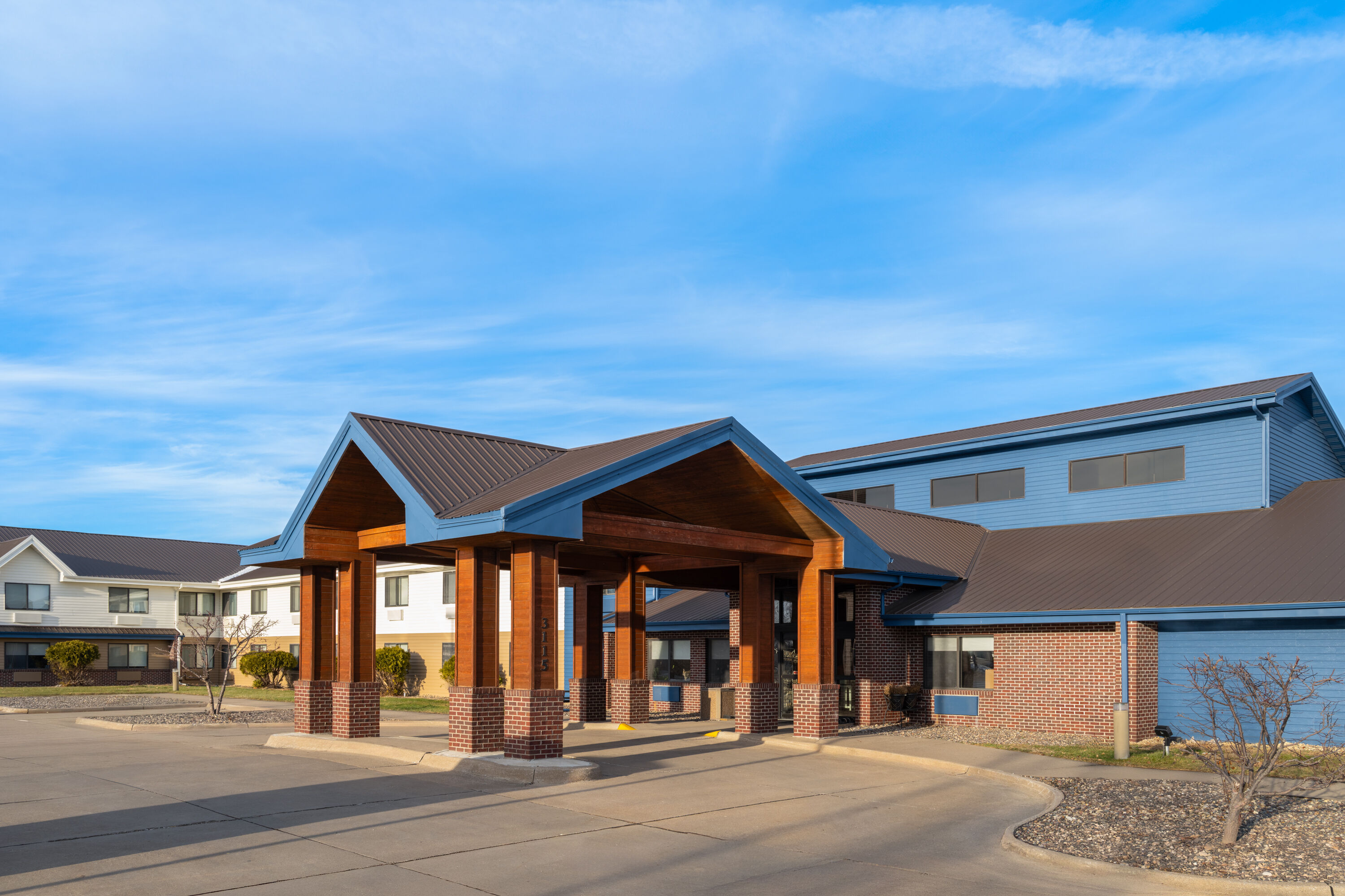 Exterior Day Image of AmericInn by Wyndham Muscatine hotel in Muscatine, Iowa