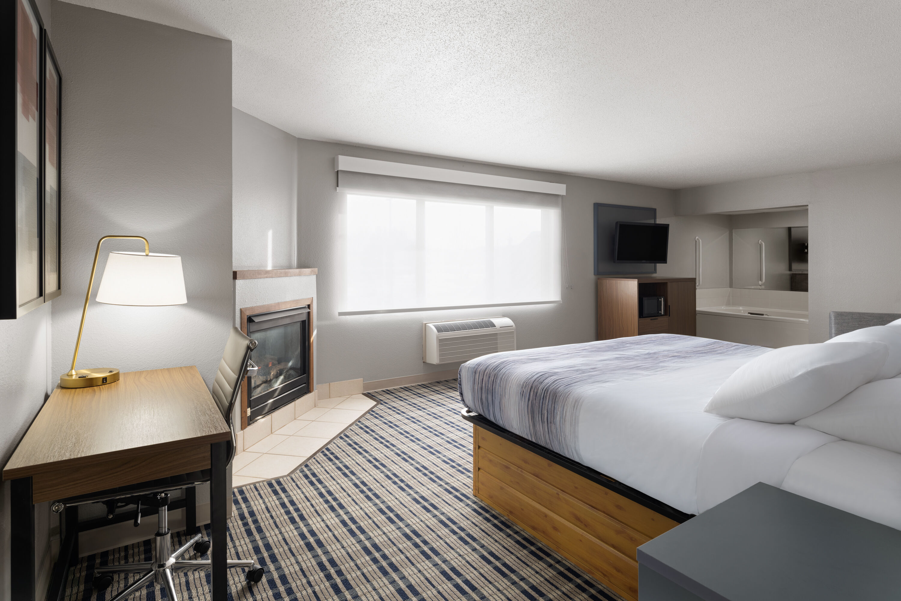 AmericInn by Wyndham Muscatine hot tub suite in Muscatine, Iowa