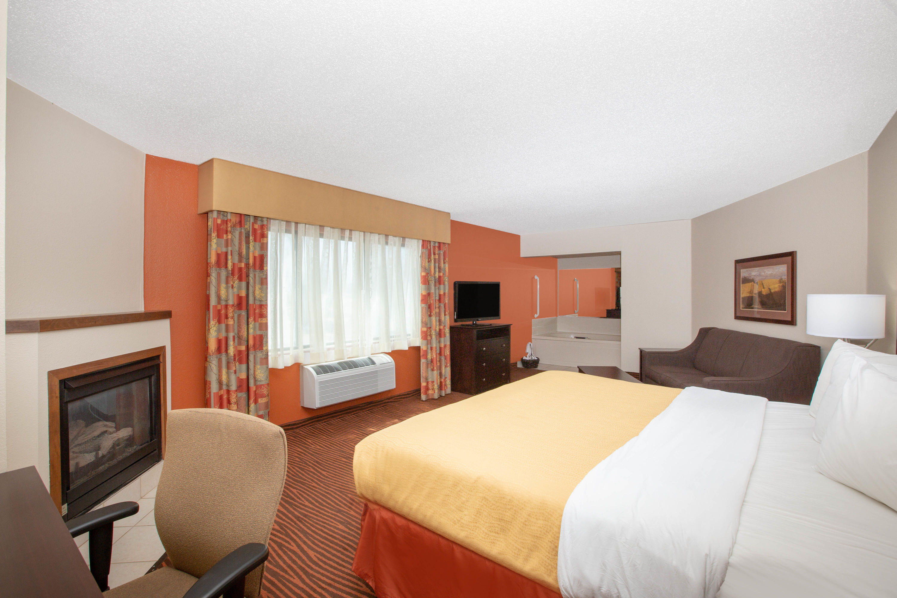 AmericInn by Wyndham Muscatine suite in Muscatine, Iowa