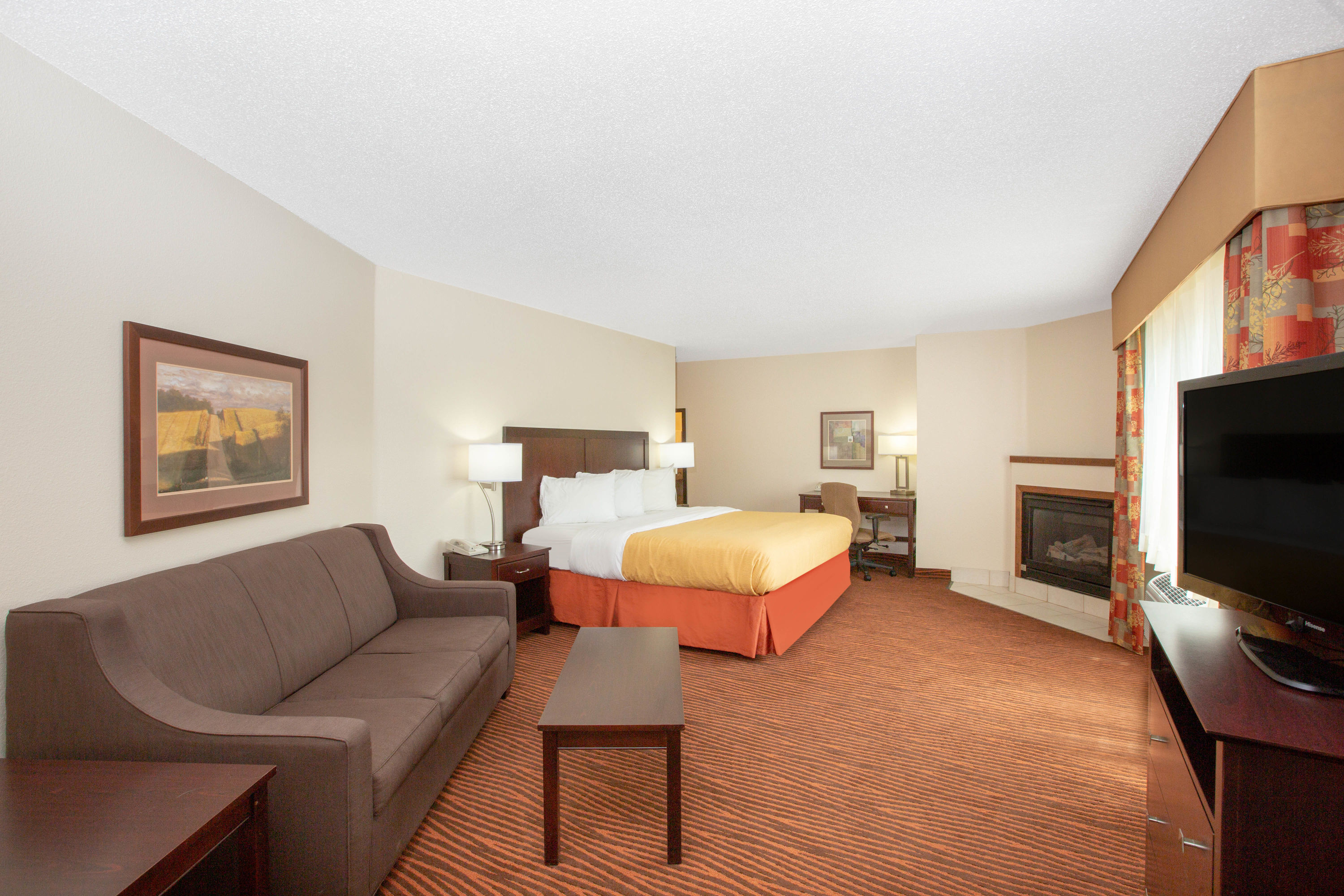 AmericInn by Wyndham Muscatine suite in Muscatine, Iowa
