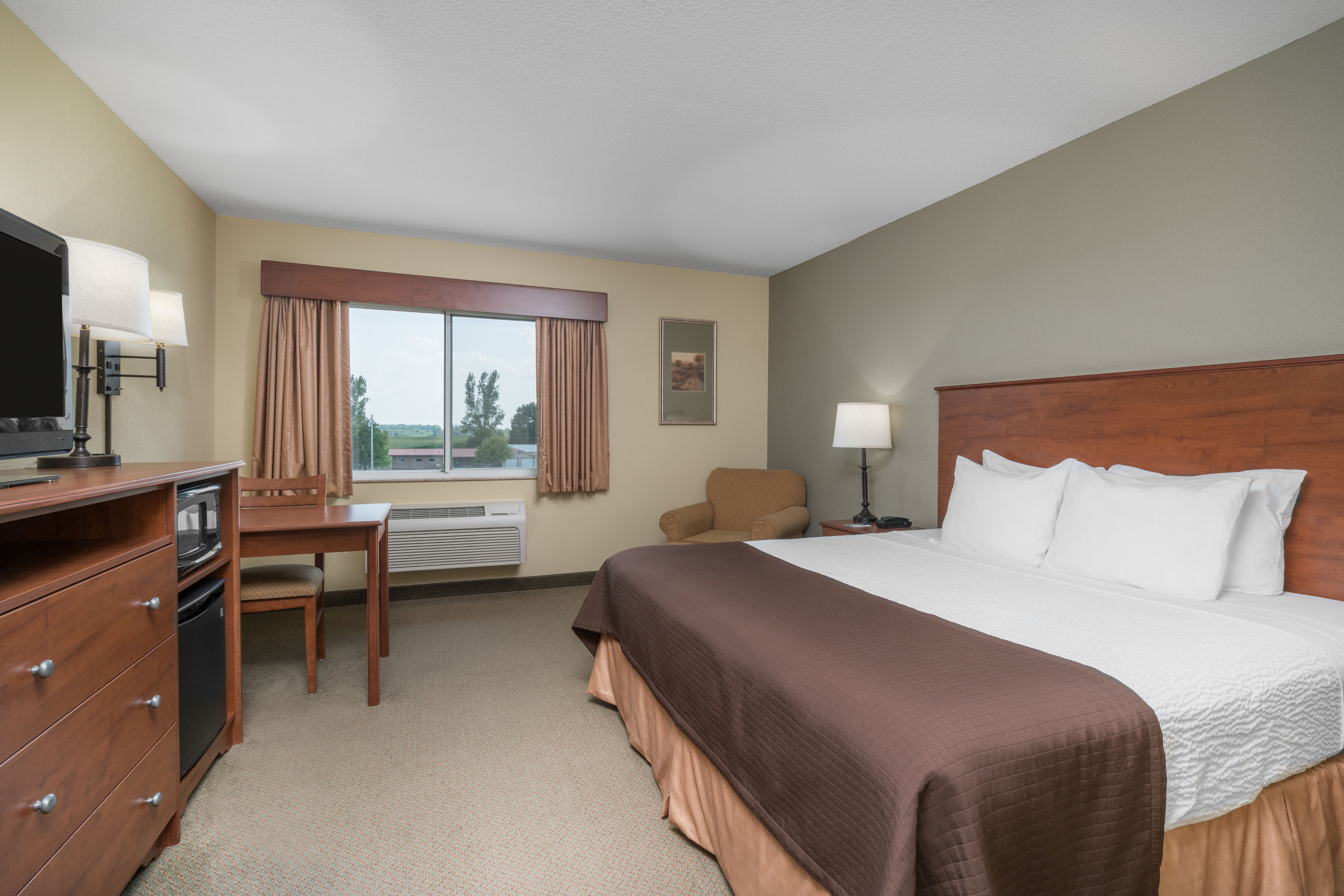 pet friendly hotels in newton iowa