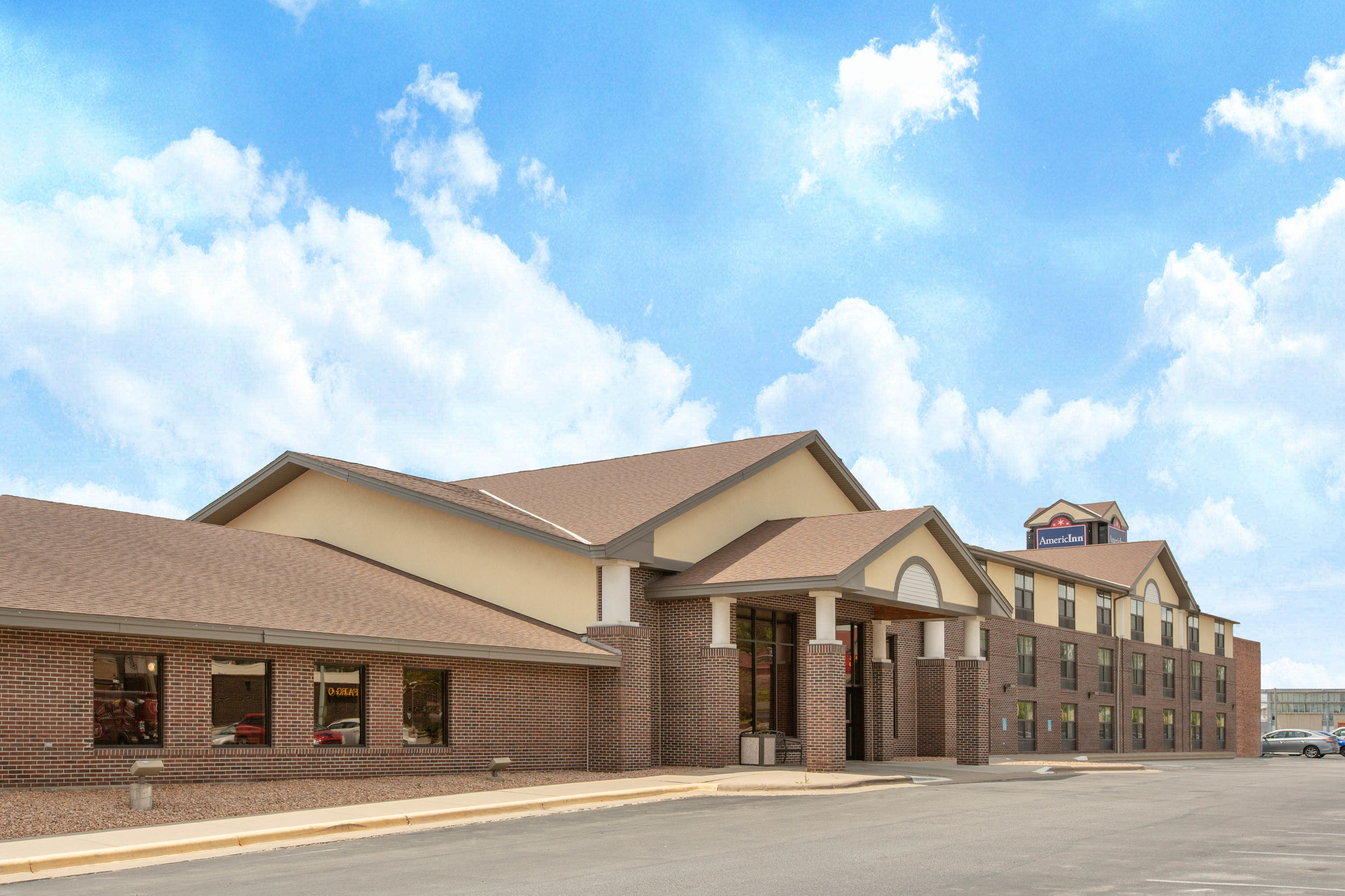 Exterior Day Image of AmericInn by Wyndham Ottumwa hotel in Ottumwa, Iowa