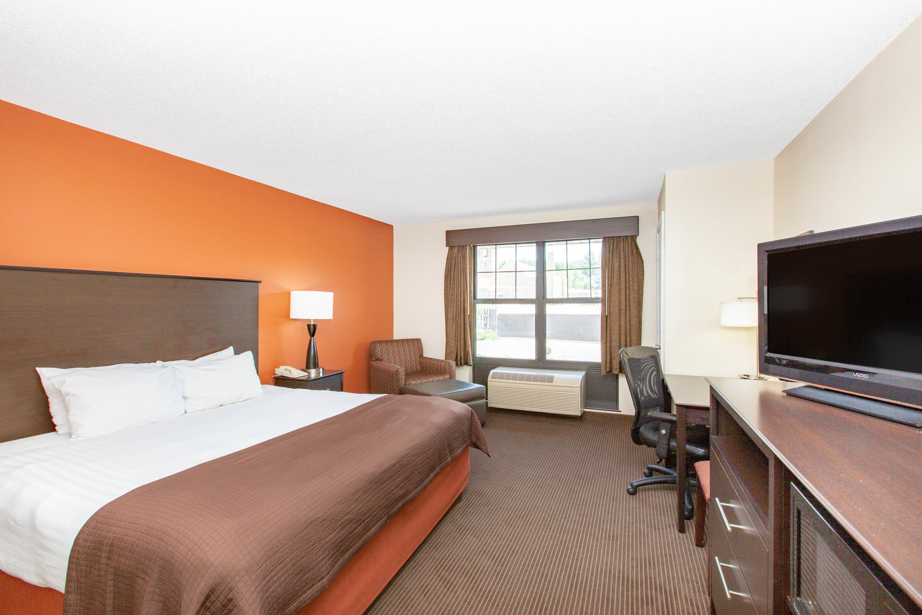 Guest room at the AmericInn by Wyndham Ottumwa in Ottumwa, Iowa