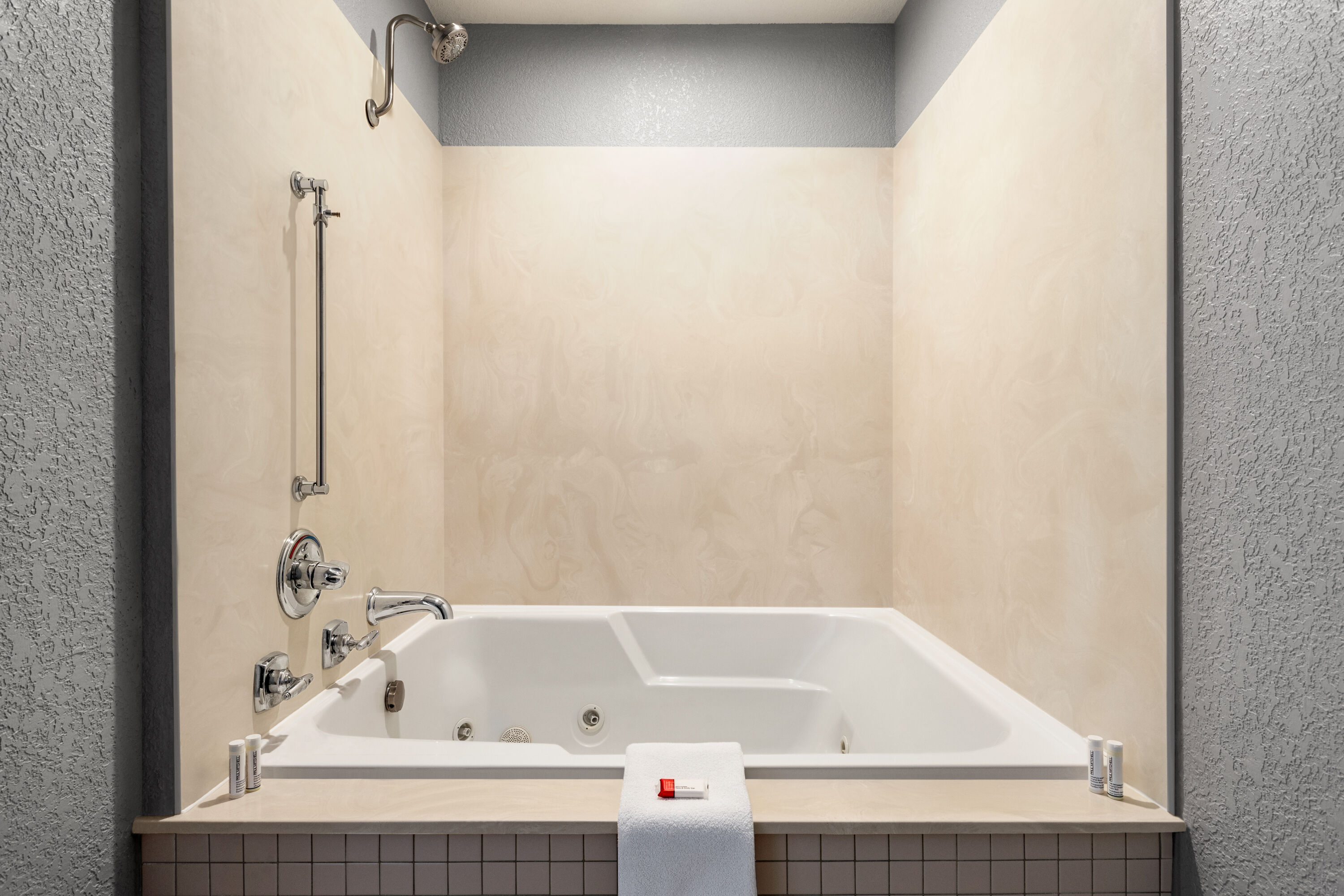 Guest room bath at the AmericInn by Wyndham Williamsburg in Williamsburg, Iowa