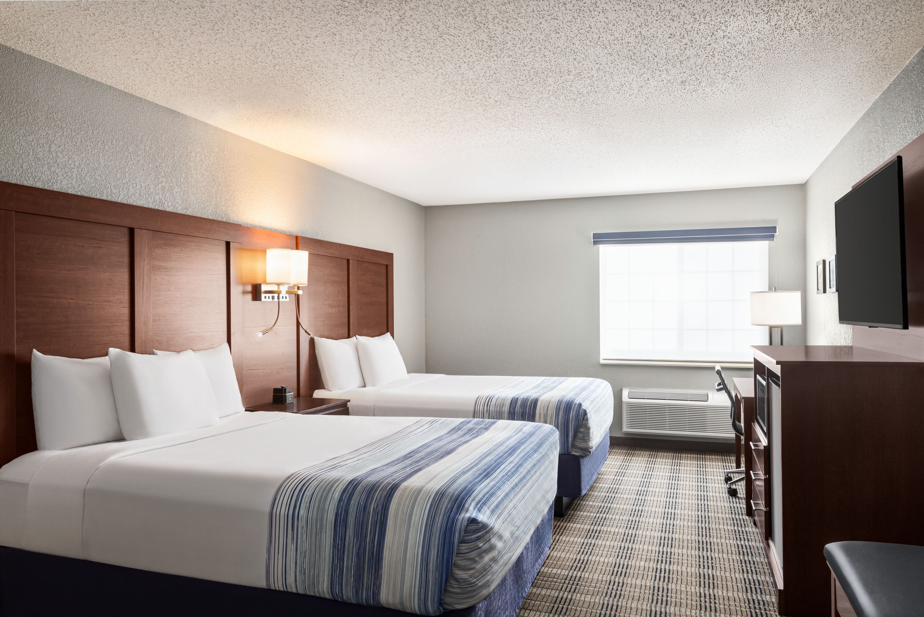 Guest room at the AmericInn by Wyndham Williamsburg in Williamsburg, Iowa