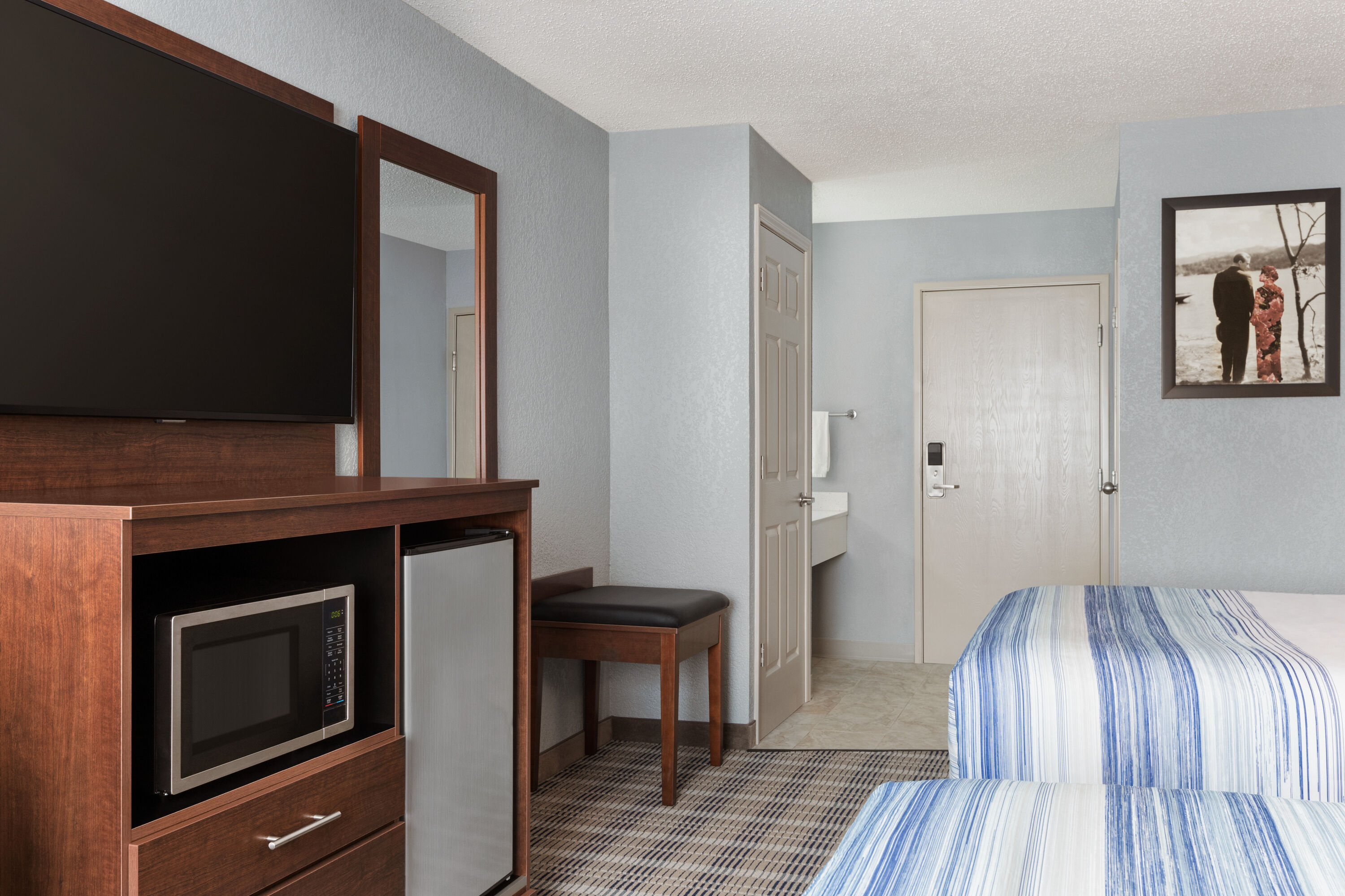 Guest room at the AmericInn by Wyndham Williamsburg in Williamsburg, Iowa
