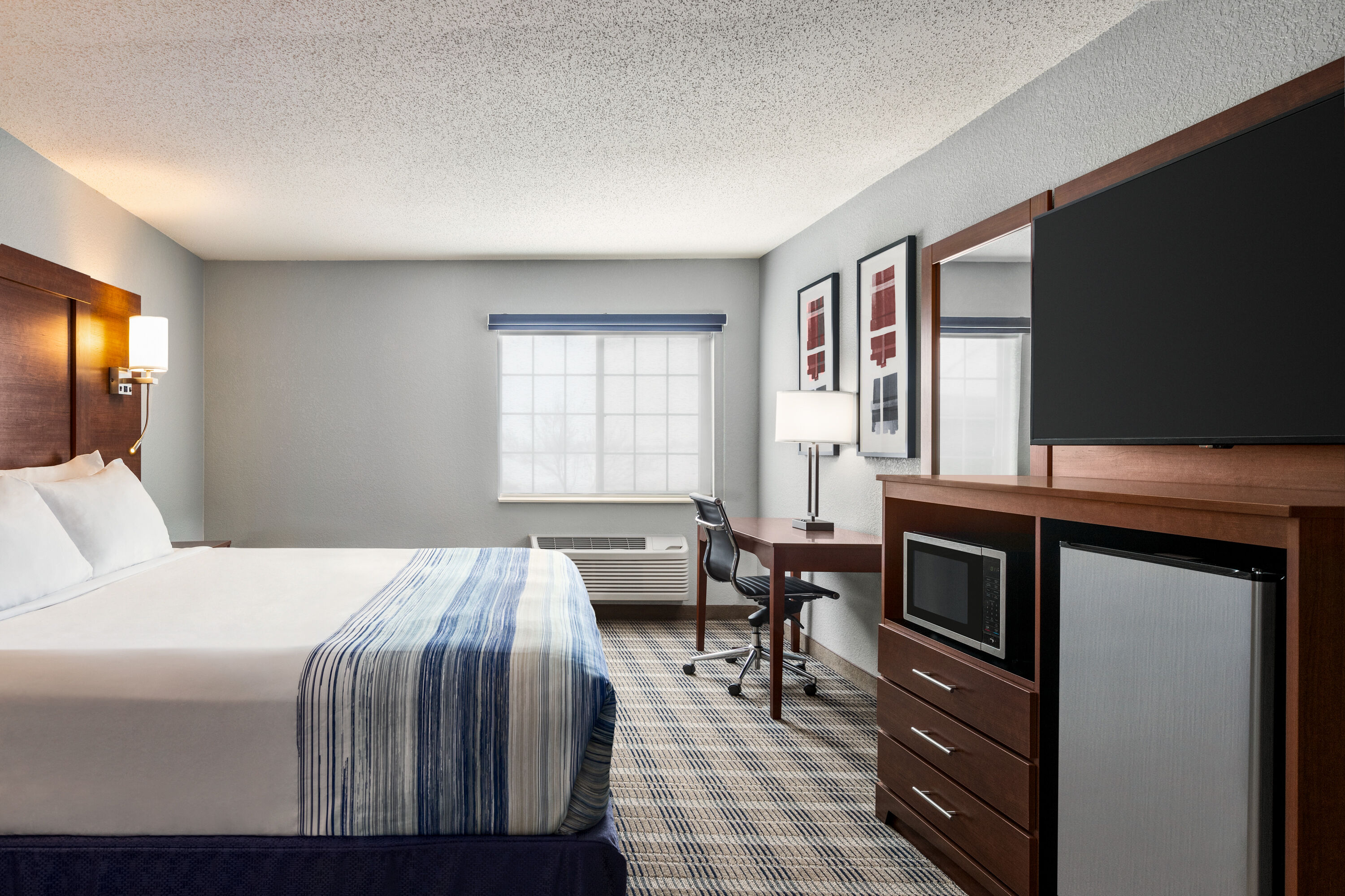 AmericInn by Wyndham Williamsburg suite in Williamsburg, Iowa