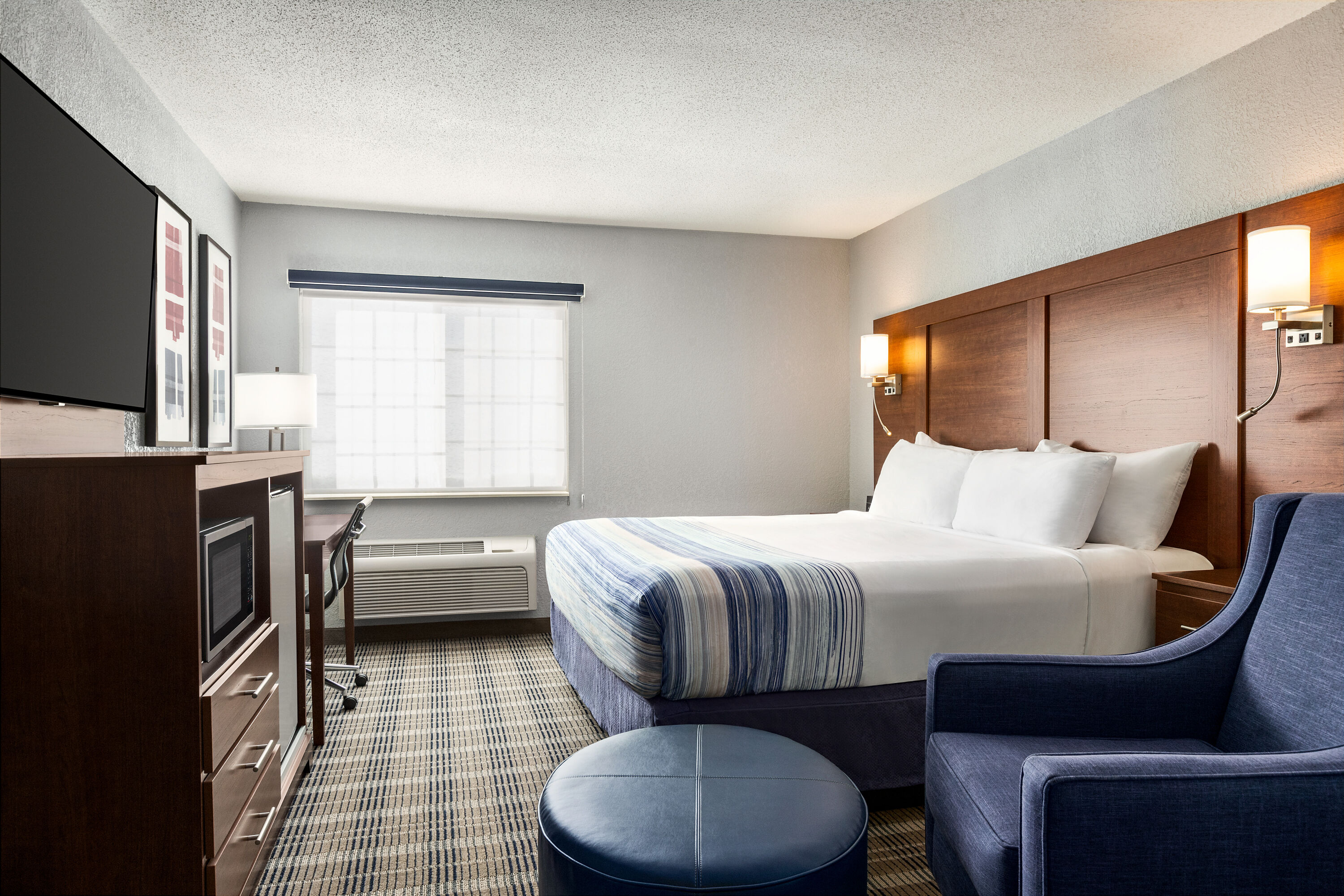 AmericInn by Wyndham Williamsburg suite in Williamsburg, Iowa