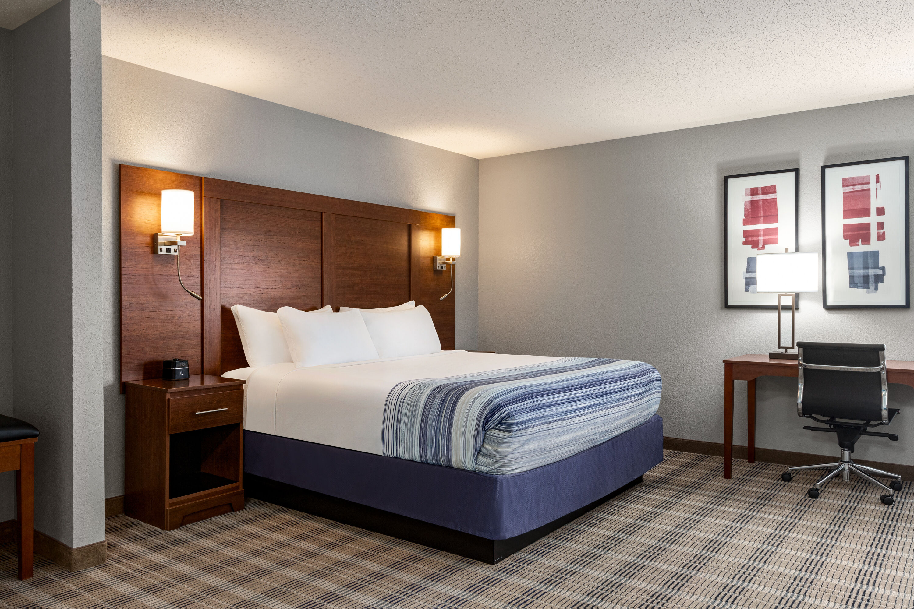 AmericInn by Wyndham Williamsburg suite in Williamsburg, Iowa